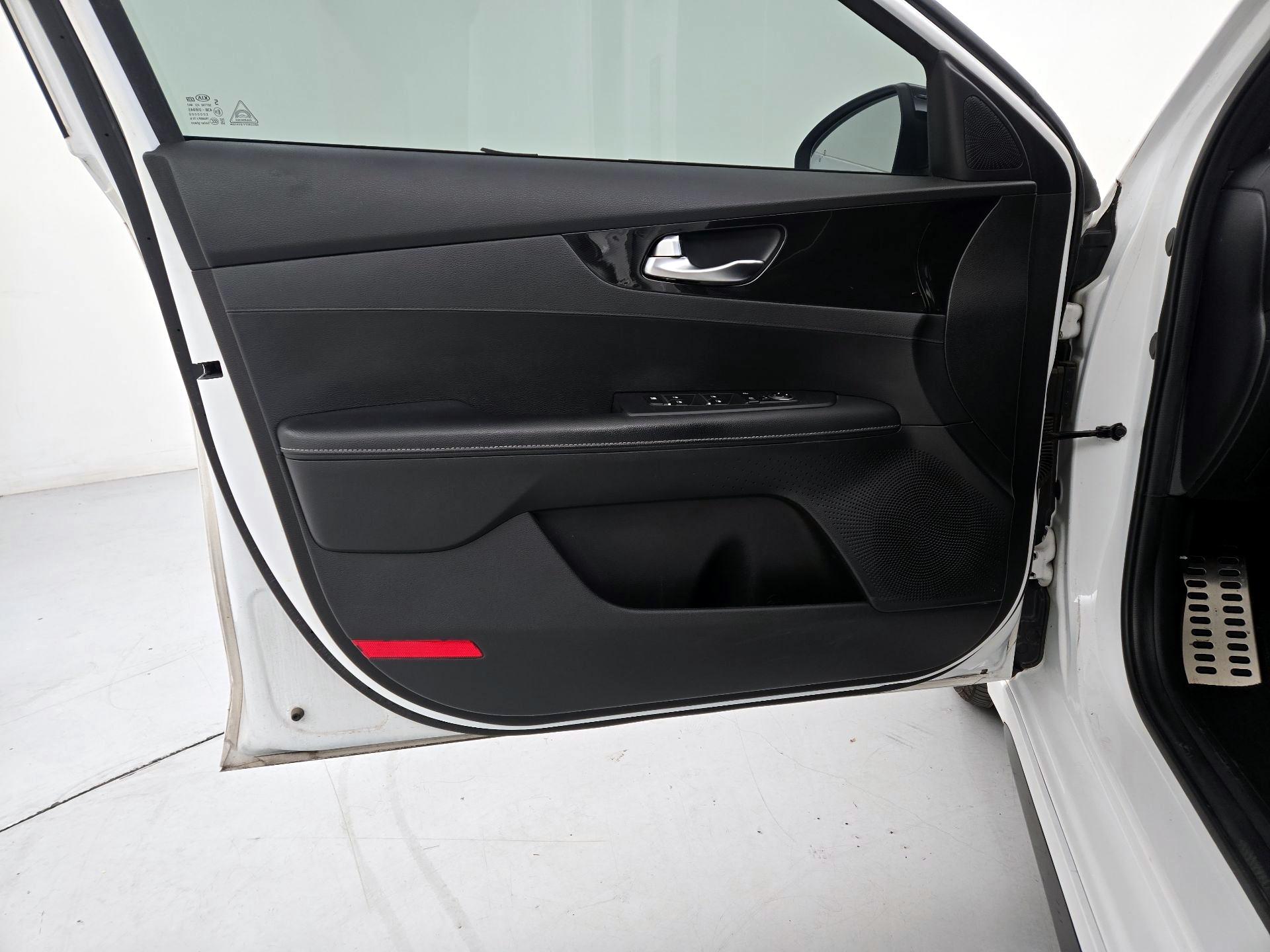 Thumbnail: 2021 Kia Forte - 12