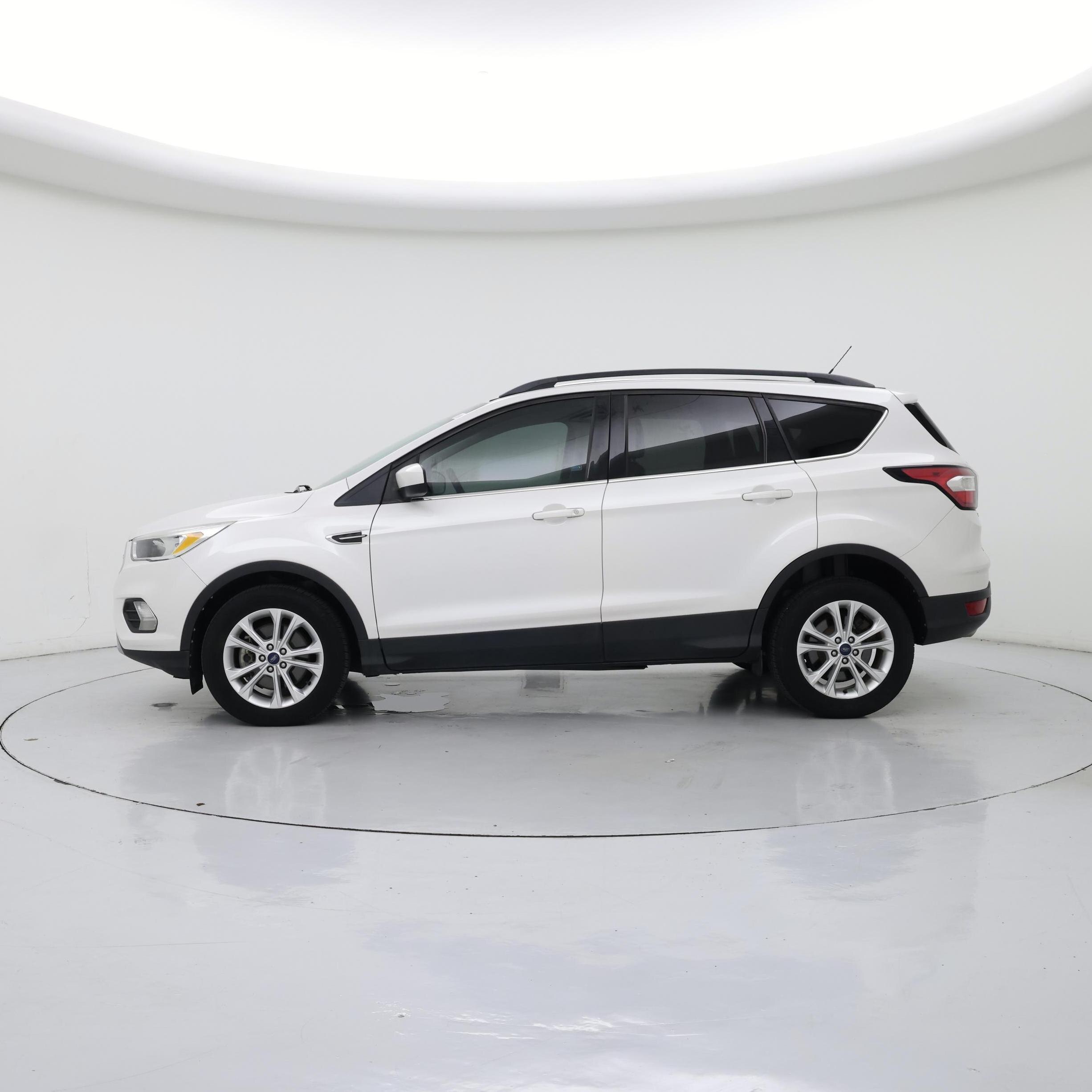 Thumbnail: 2017 Ford Escape - 3