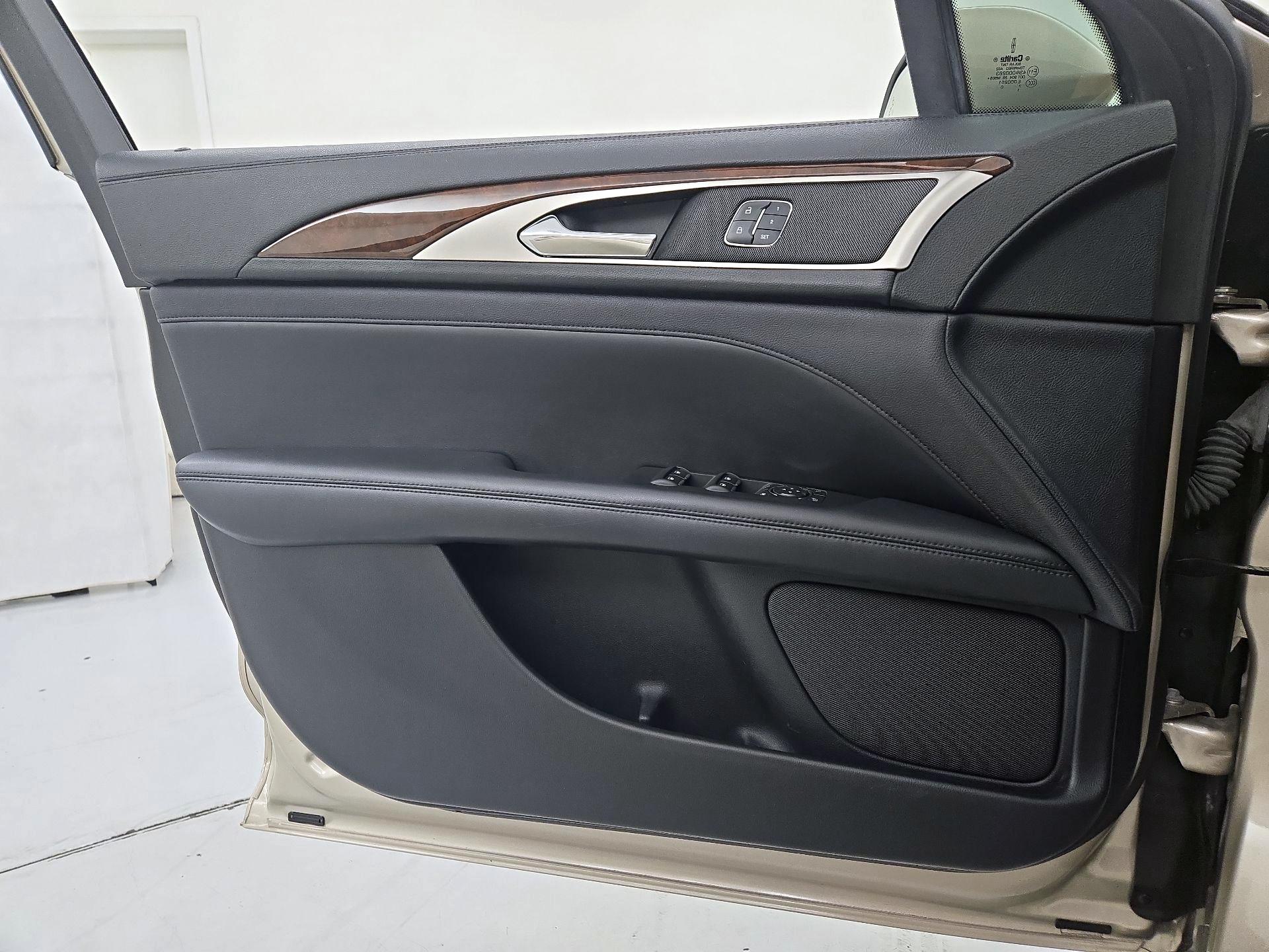Thumbnail: 2017 Lincoln MKZ - 12