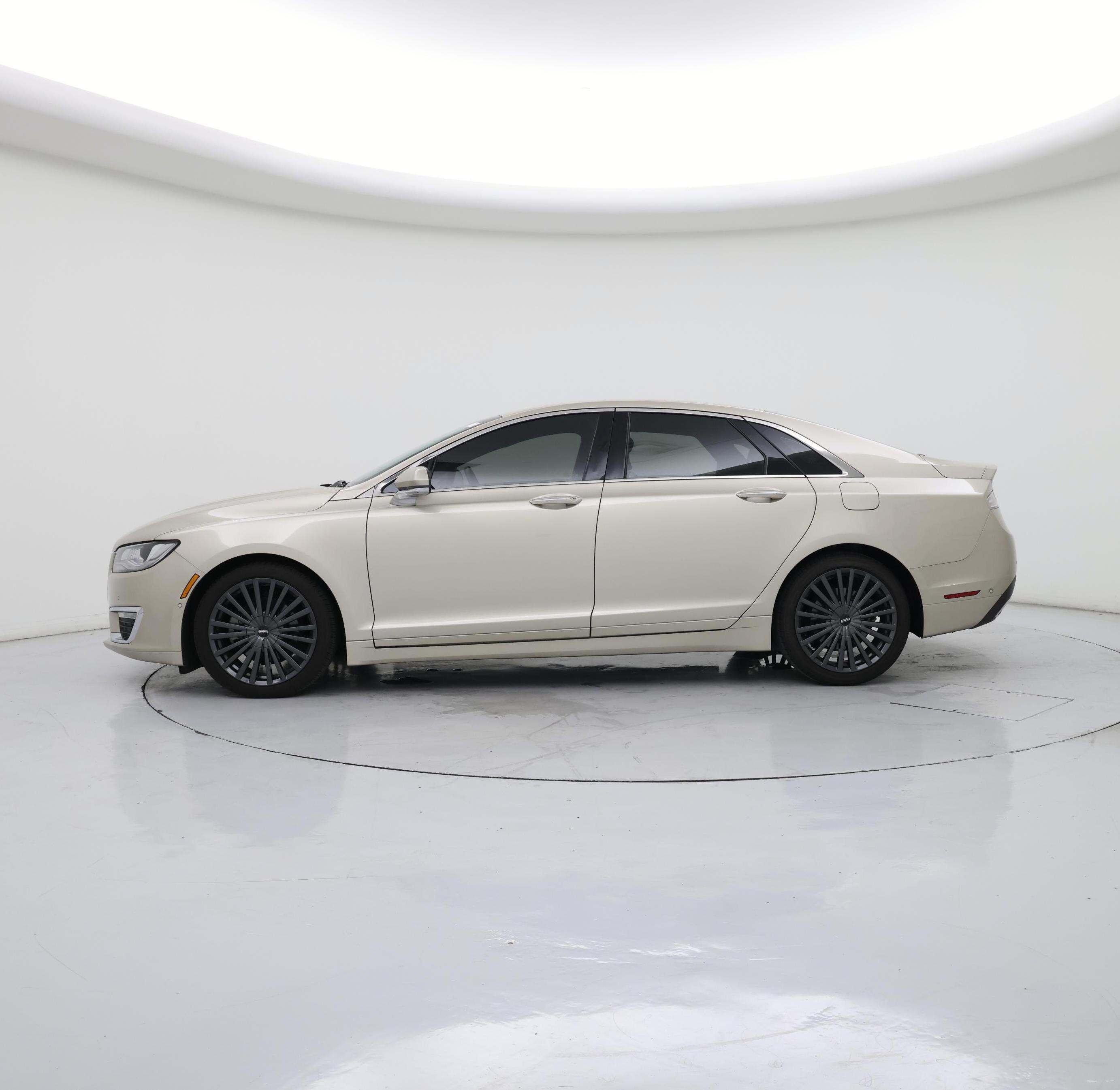 Thumbnail: 2017 Lincoln MKZ - 3