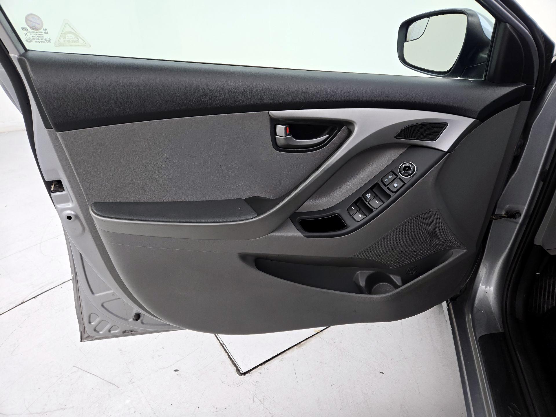 Thumbnail: 2015 Hyundai Elantra - 12