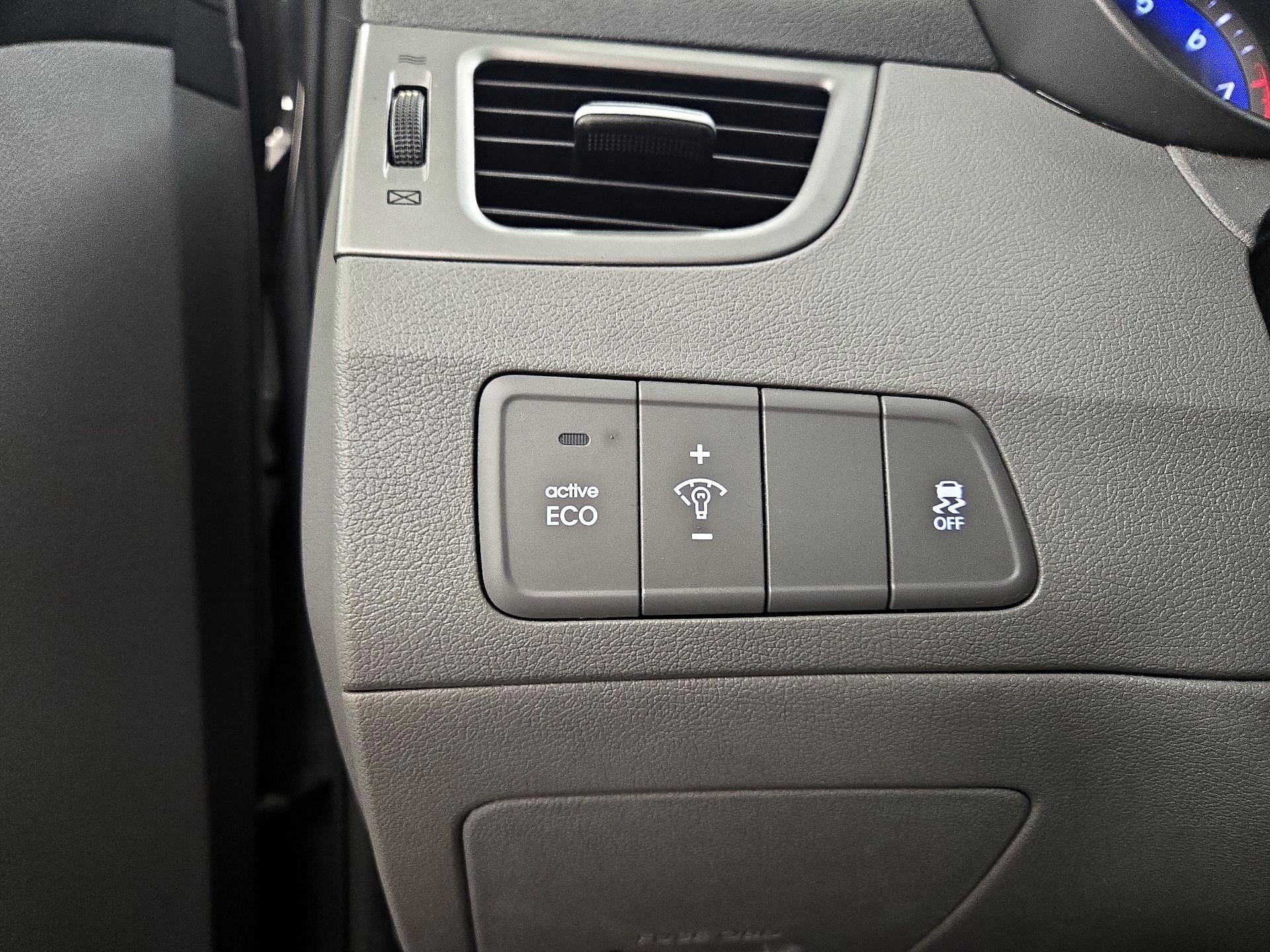 Thumbnail: 2015 Hyundai Elantra - 13