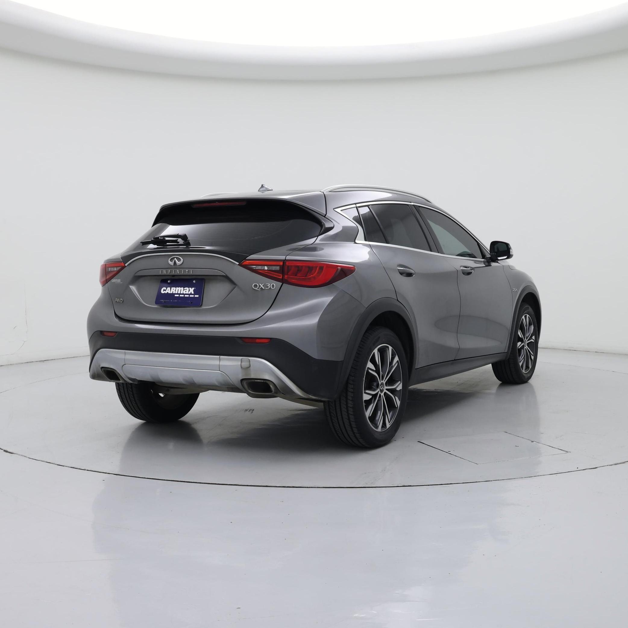 Thumbnail: 2017 INFINITI QX30 - 8