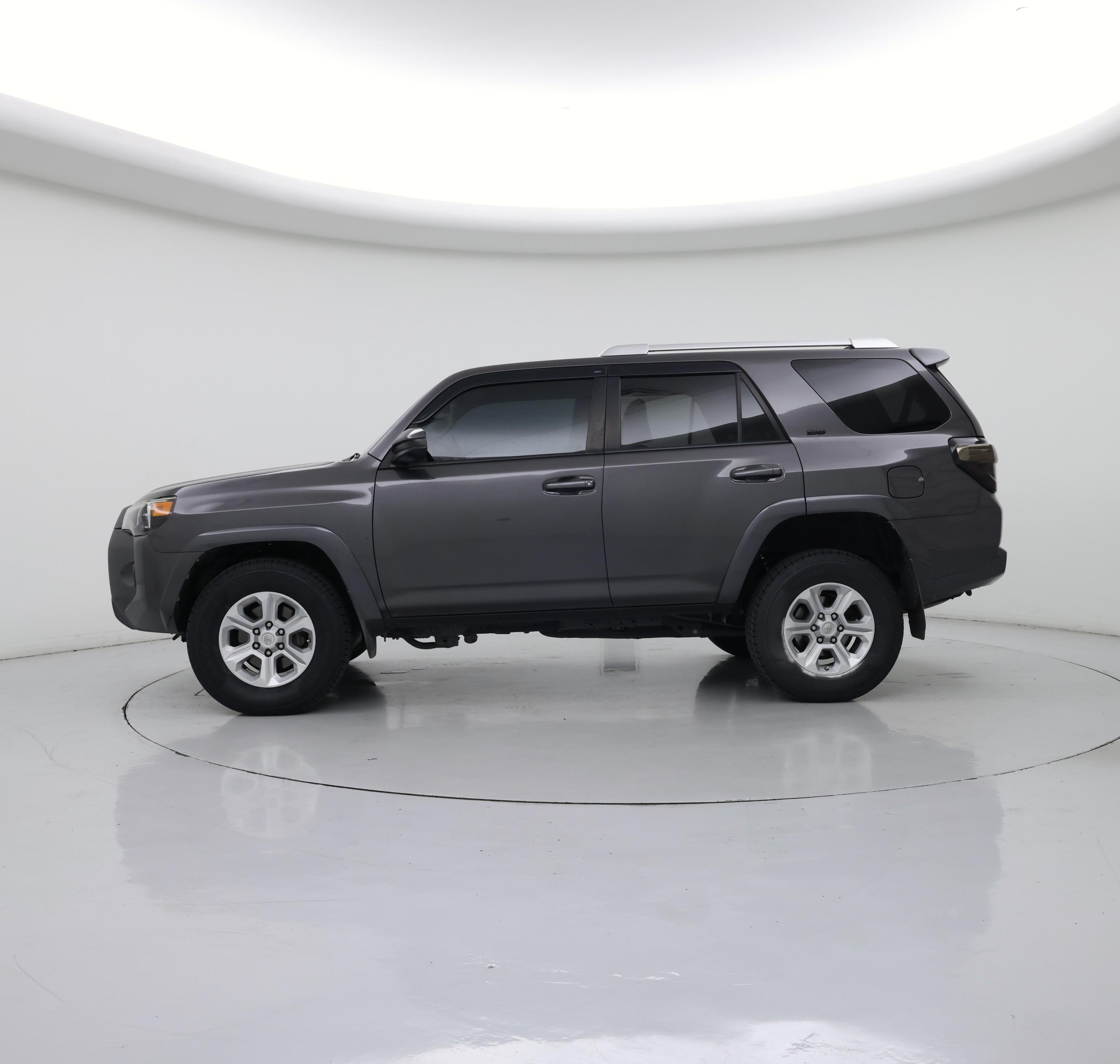 Thumbnail: 2016 Toyota 4Runner - 3
