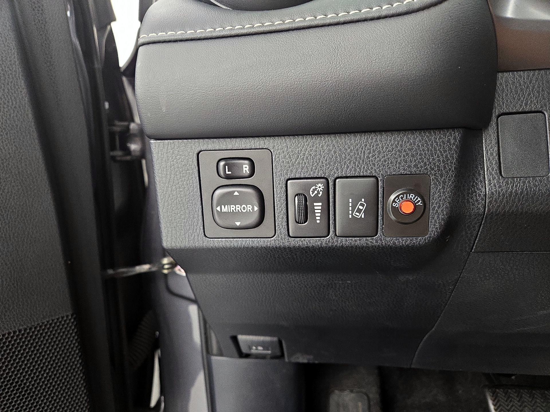 Thumbnail: 2018 Toyota RAV4 - 13