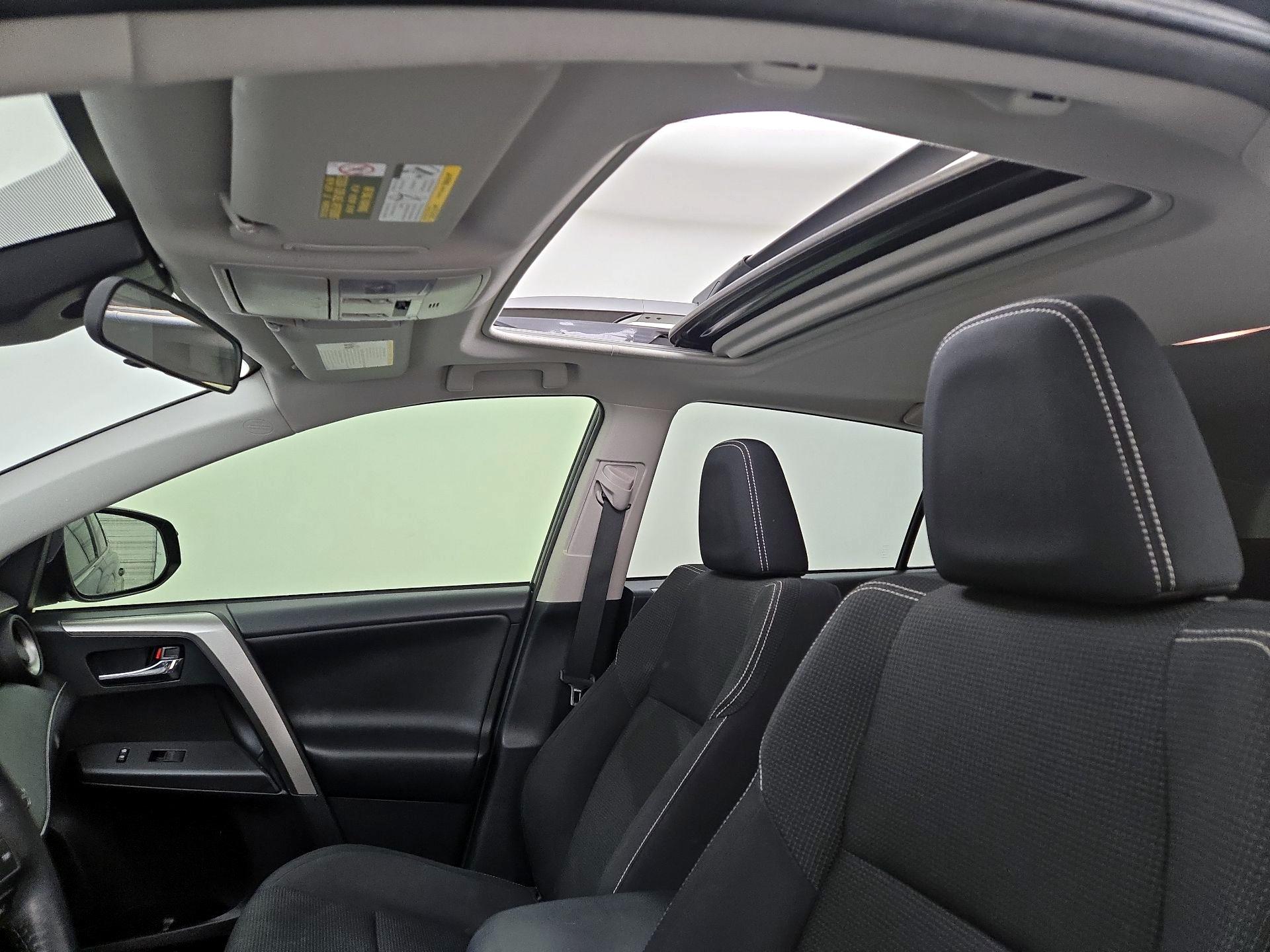 Thumbnail: 2018 Toyota RAV4 - 20