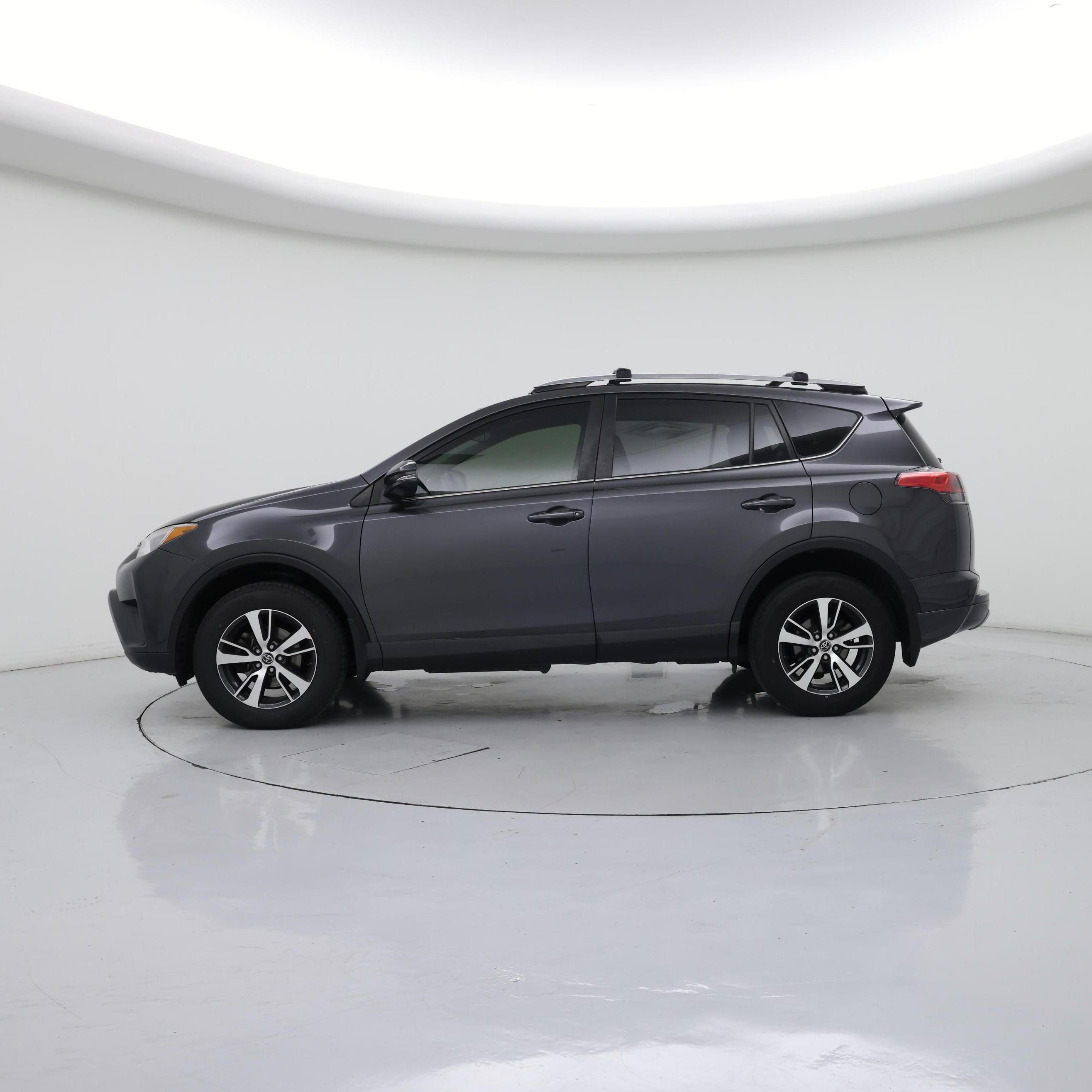 Thumbnail: 2018 Toyota RAV4 - 3