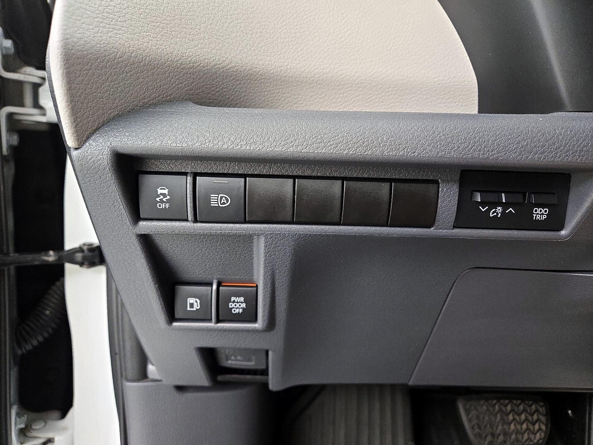Thumbnail: 2021 Toyota Sienna - 13
