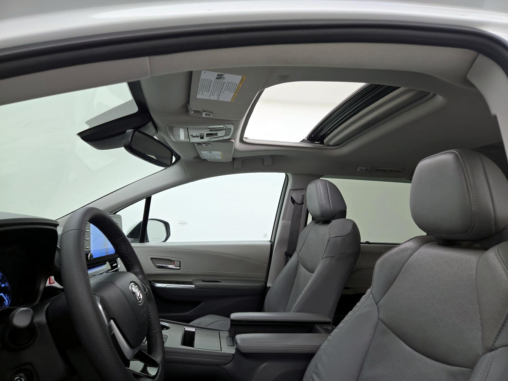 Thumbnail: 2021 Toyota Sienna - 20