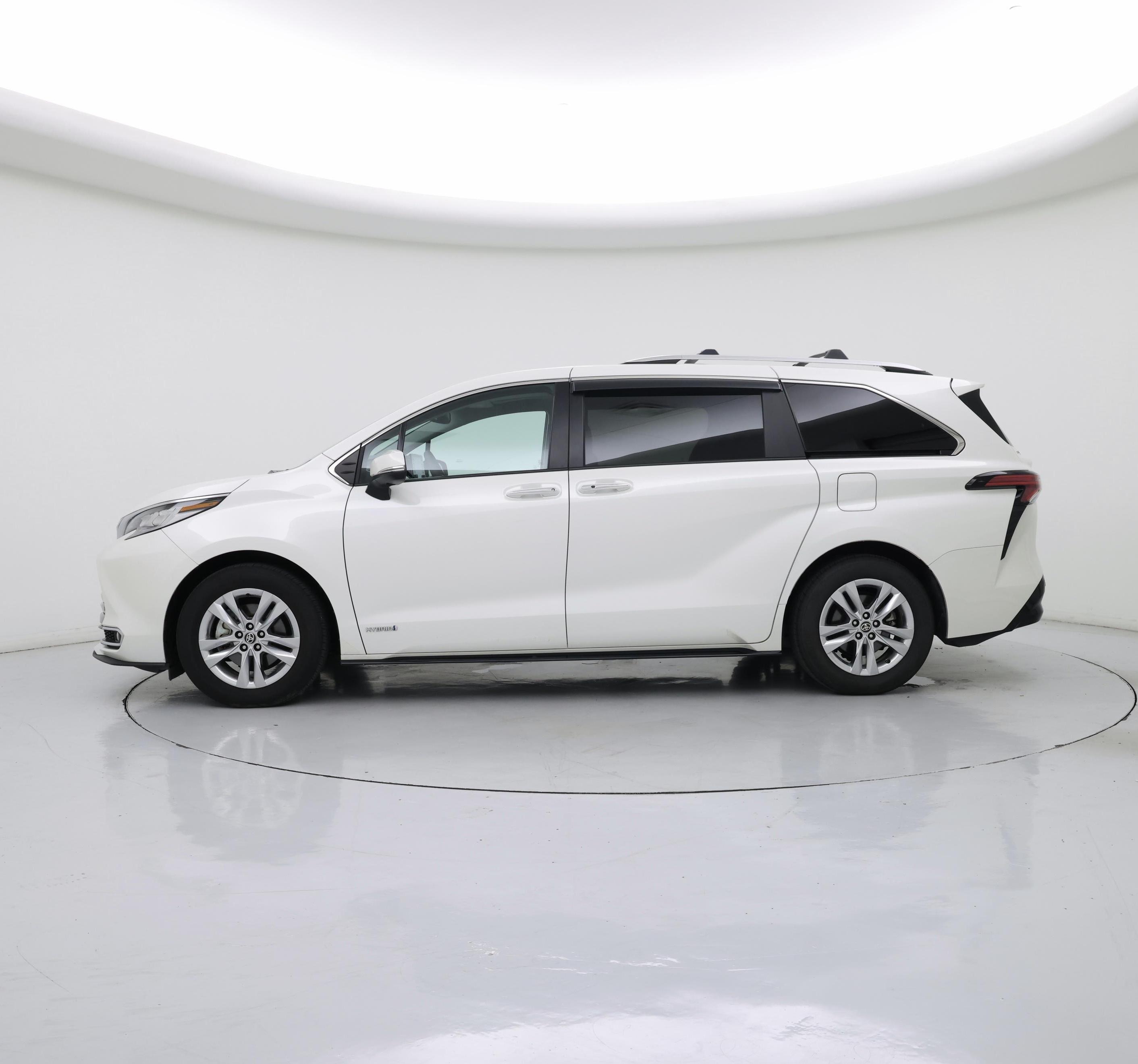 Thumbnail: 2021 Toyota Sienna - 3