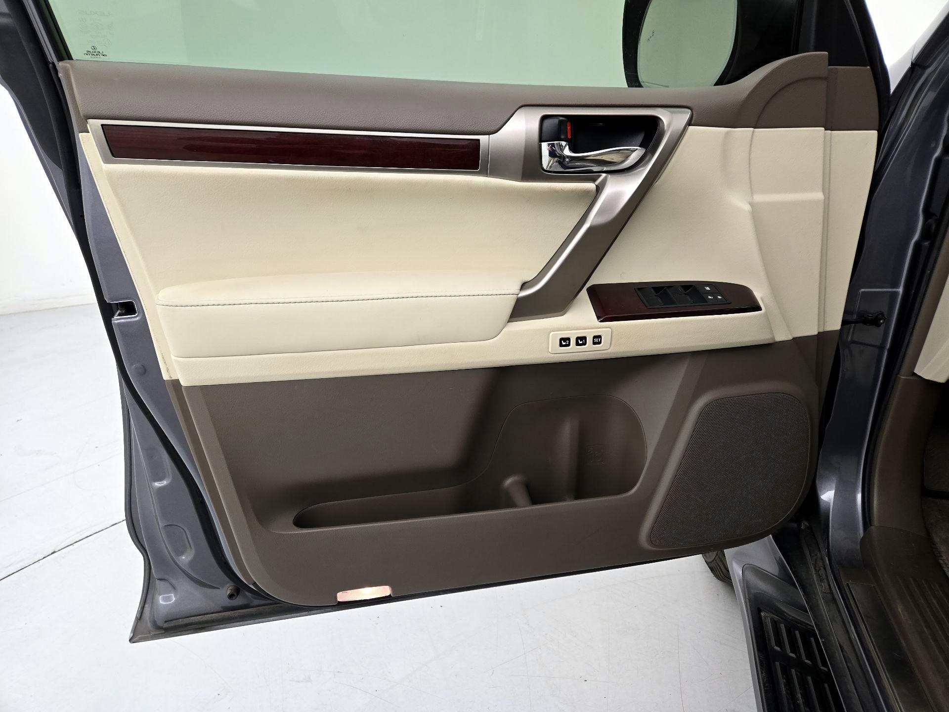 Thumbnail: 2015 Lexus GX - 12