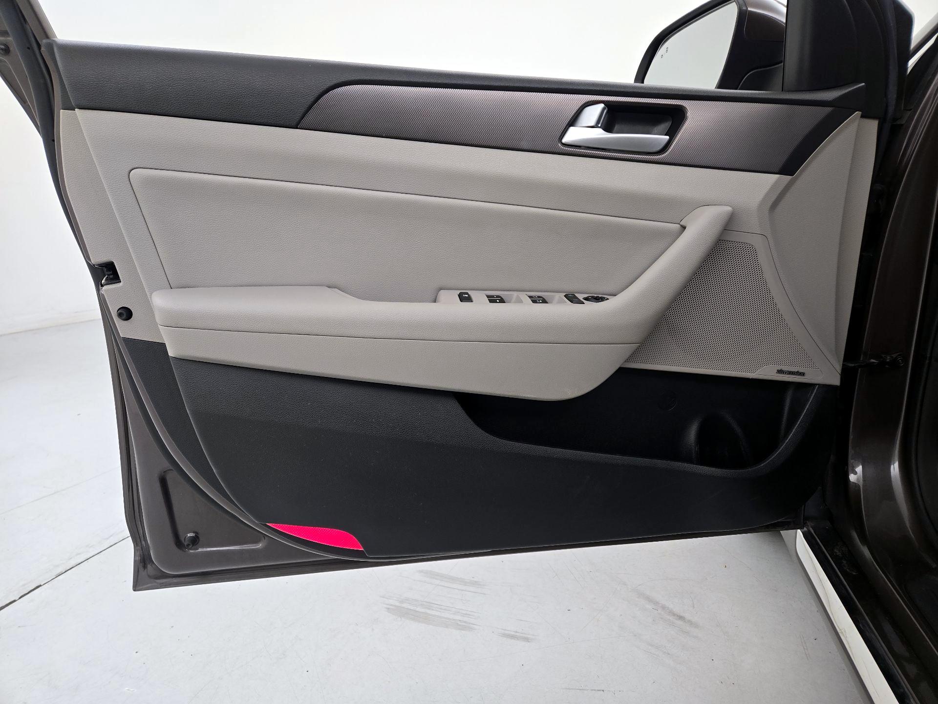 Thumbnail: 2015 Hyundai Sonata - 12