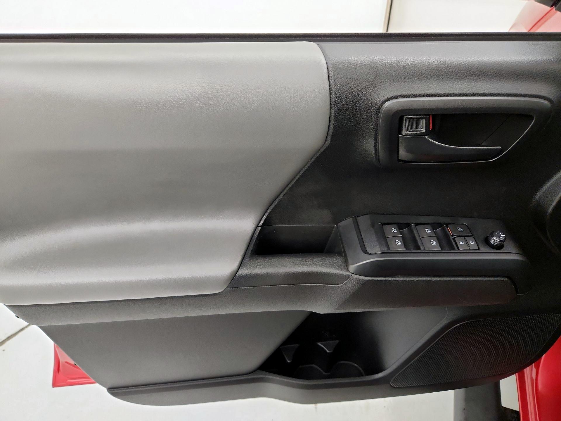 Thumbnail: 2021 Toyota Tacoma - 12