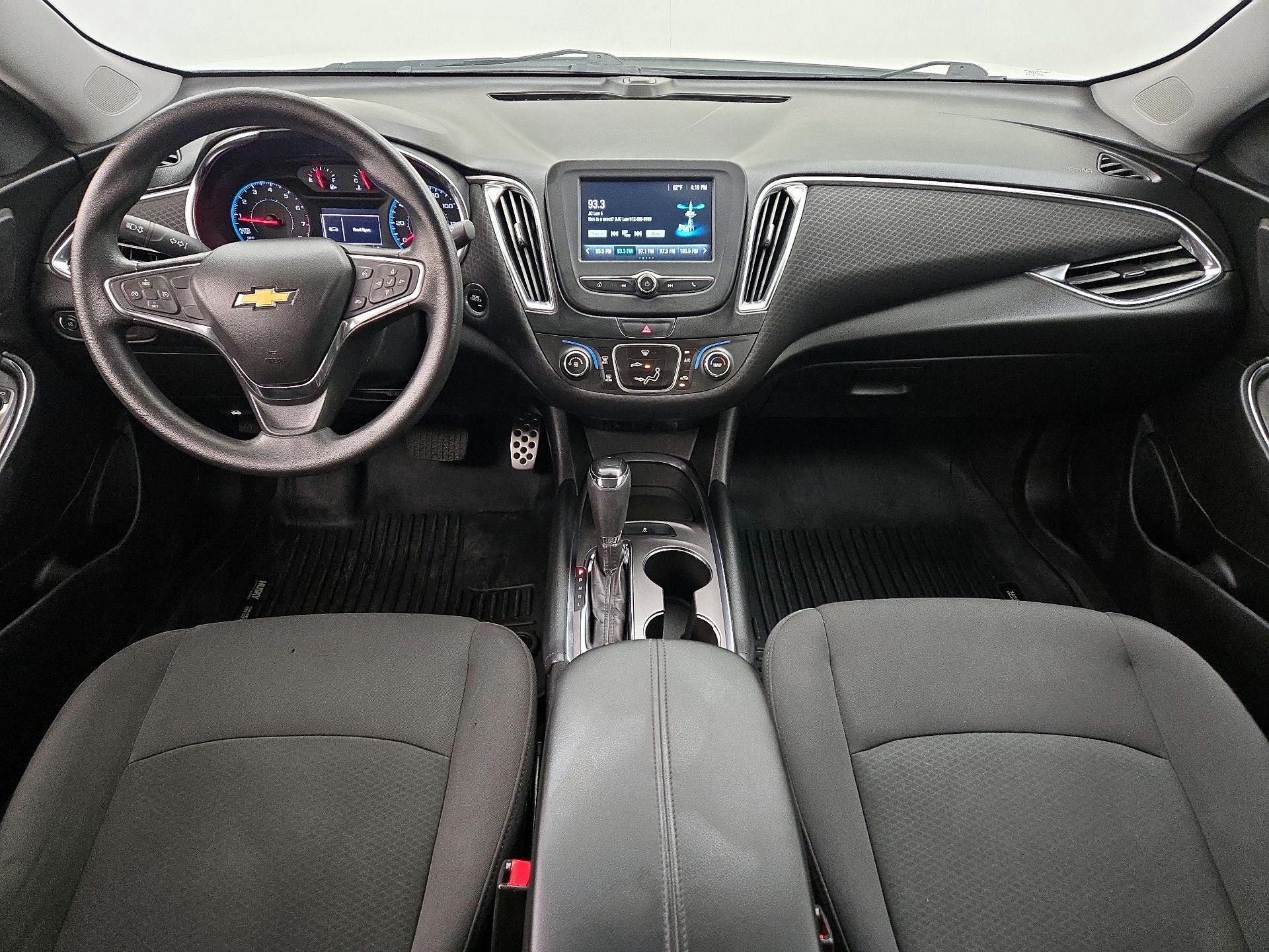 Thumbnail: 2017 Chevrolet Malibu - 9