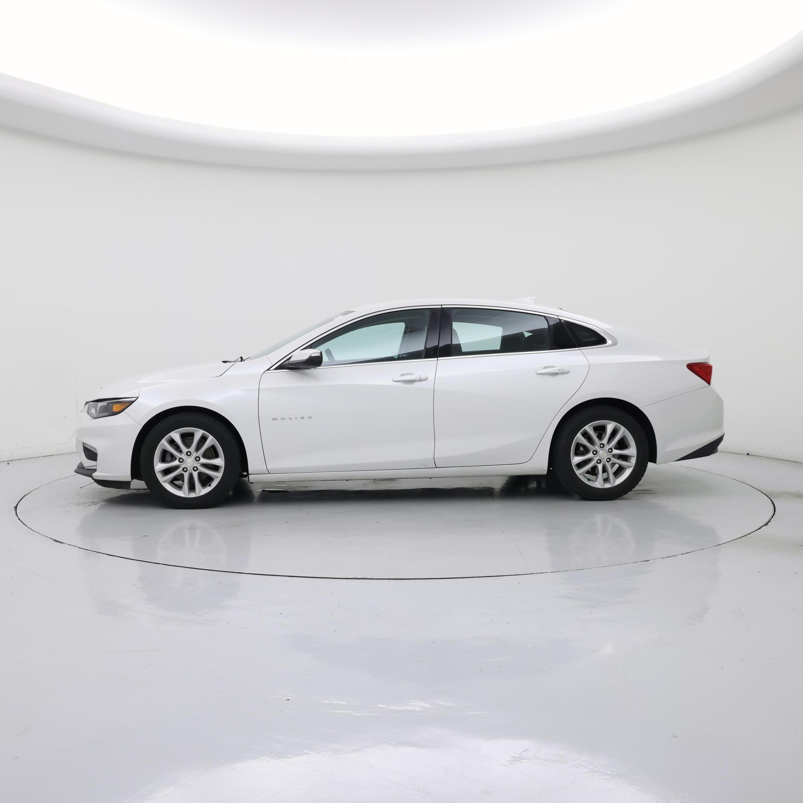 Thumbnail: 2017 Chevrolet Malibu - 3