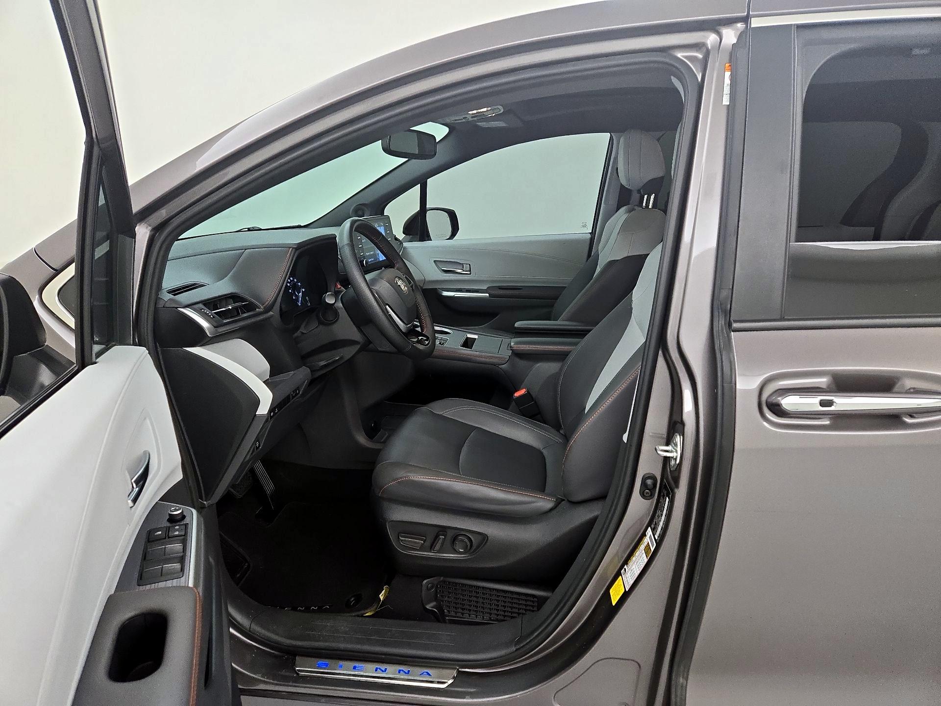 Thumbnail: 2022 Toyota Sienna - 11