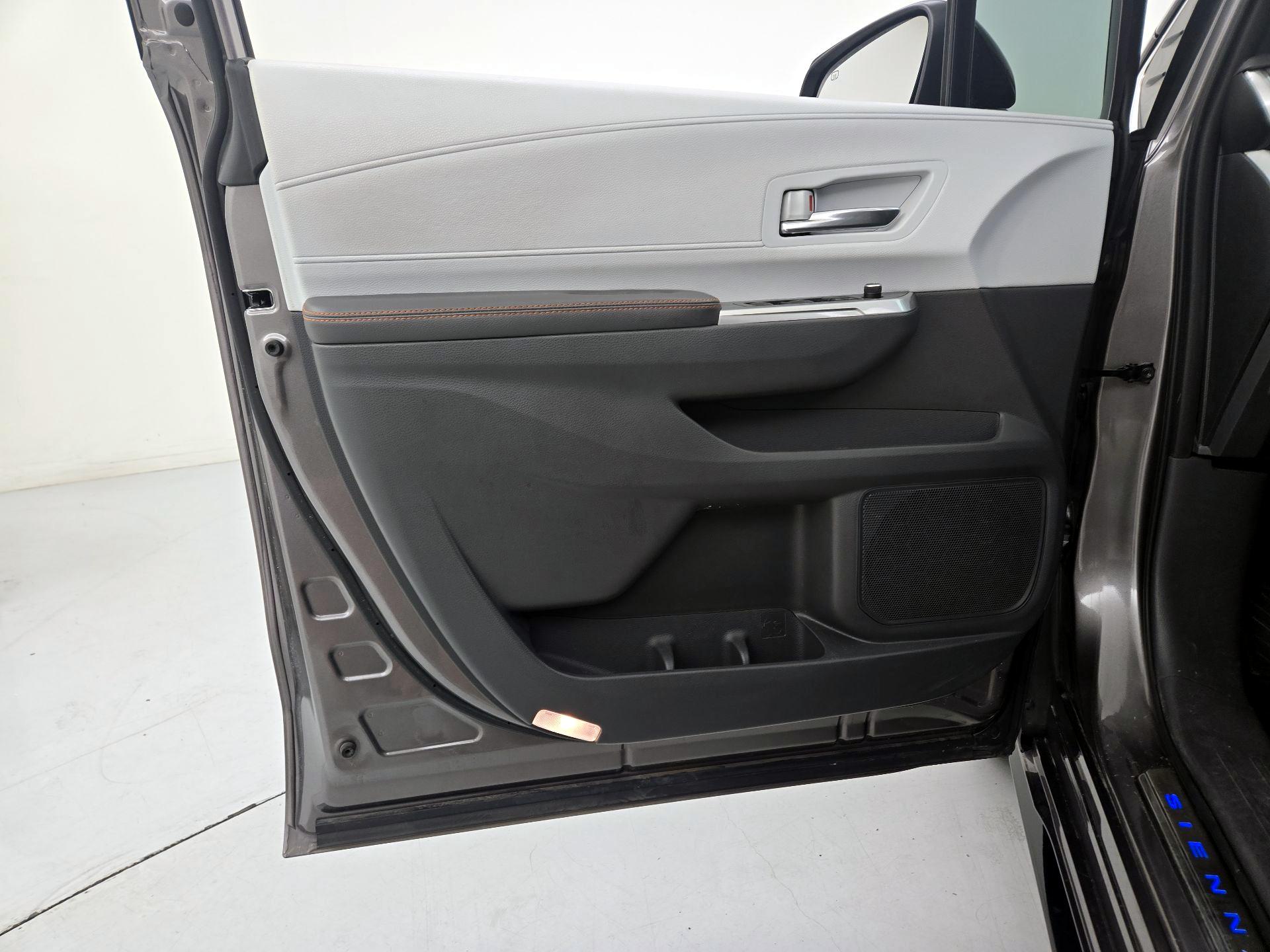 Thumbnail: 2022 Toyota Sienna - 12