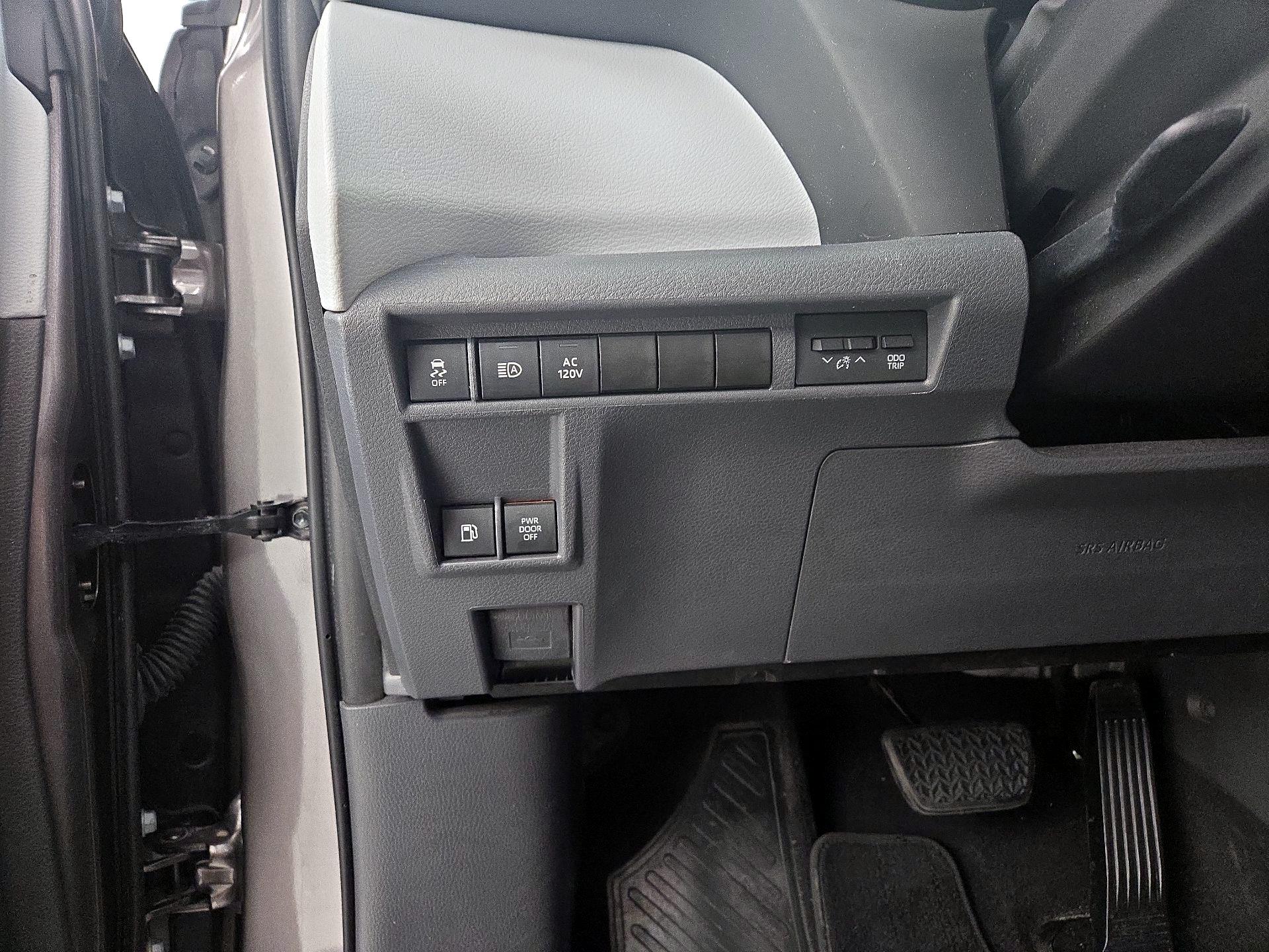 Thumbnail: 2022 Toyota Sienna - 13