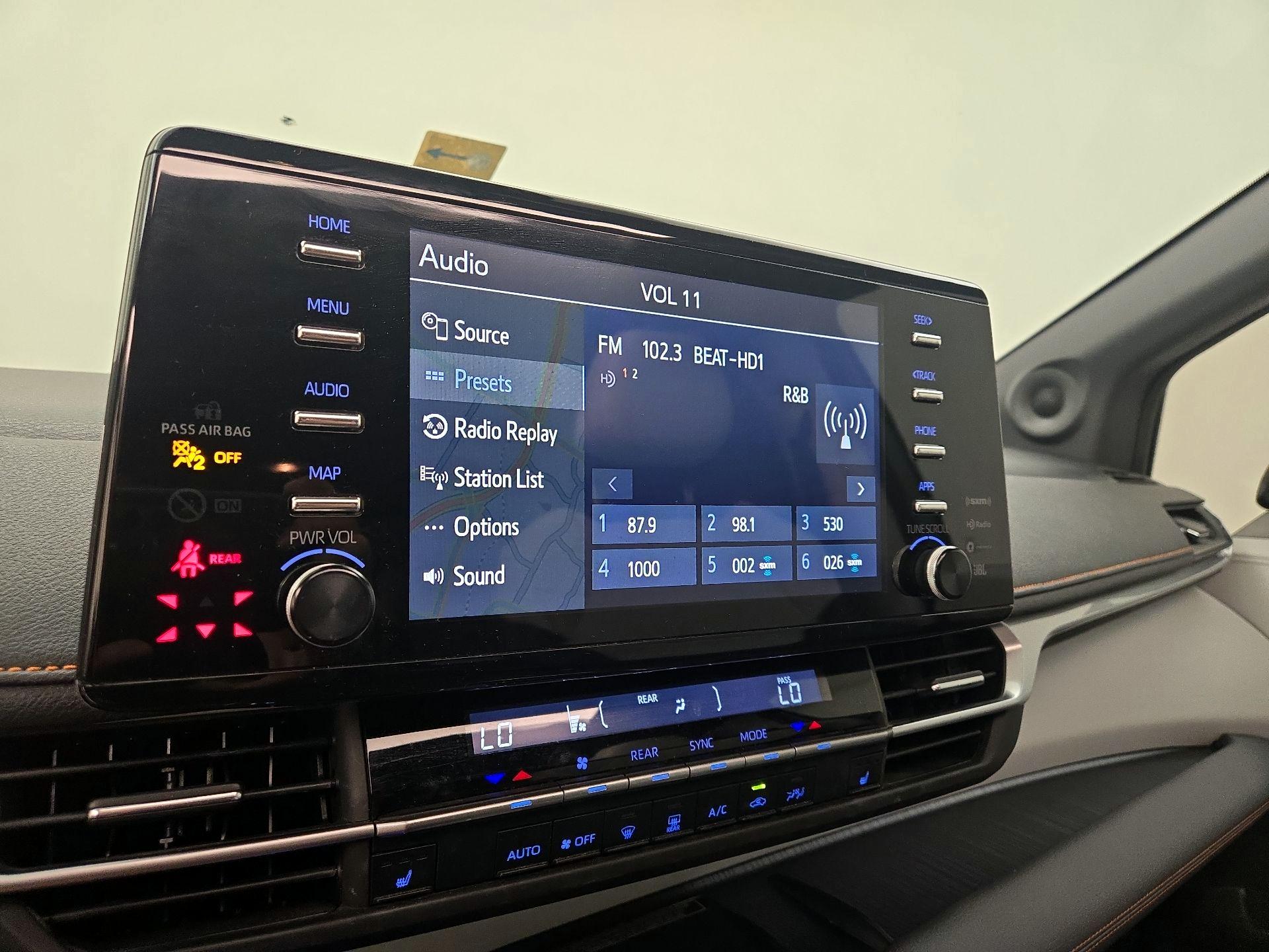 Thumbnail: 2022 Toyota Sienna - 16