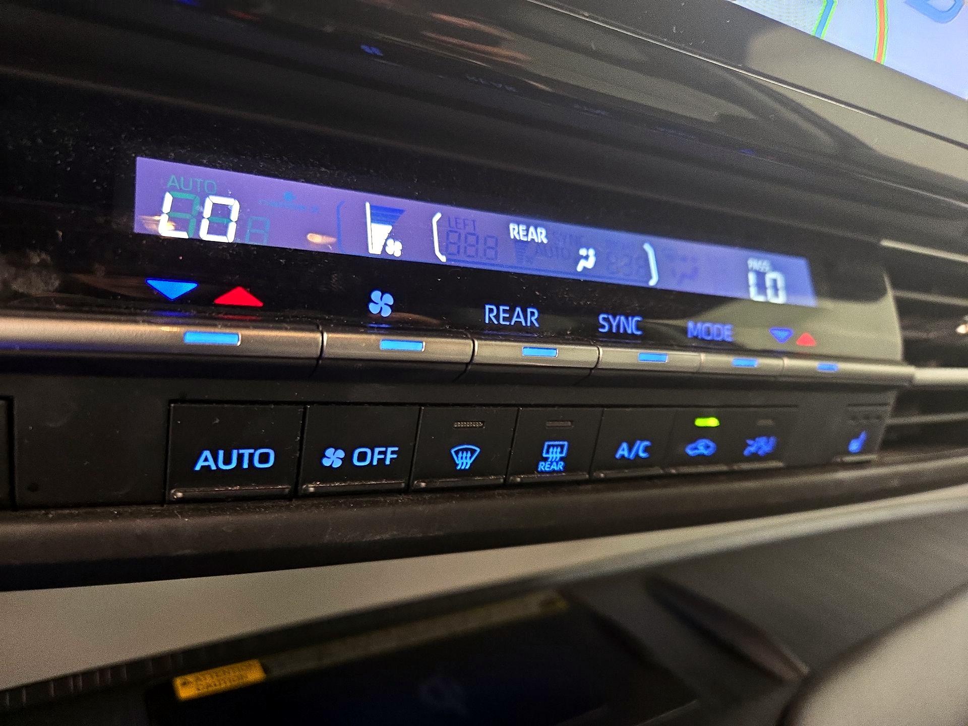 Thumbnail: 2022 Toyota Sienna - 17