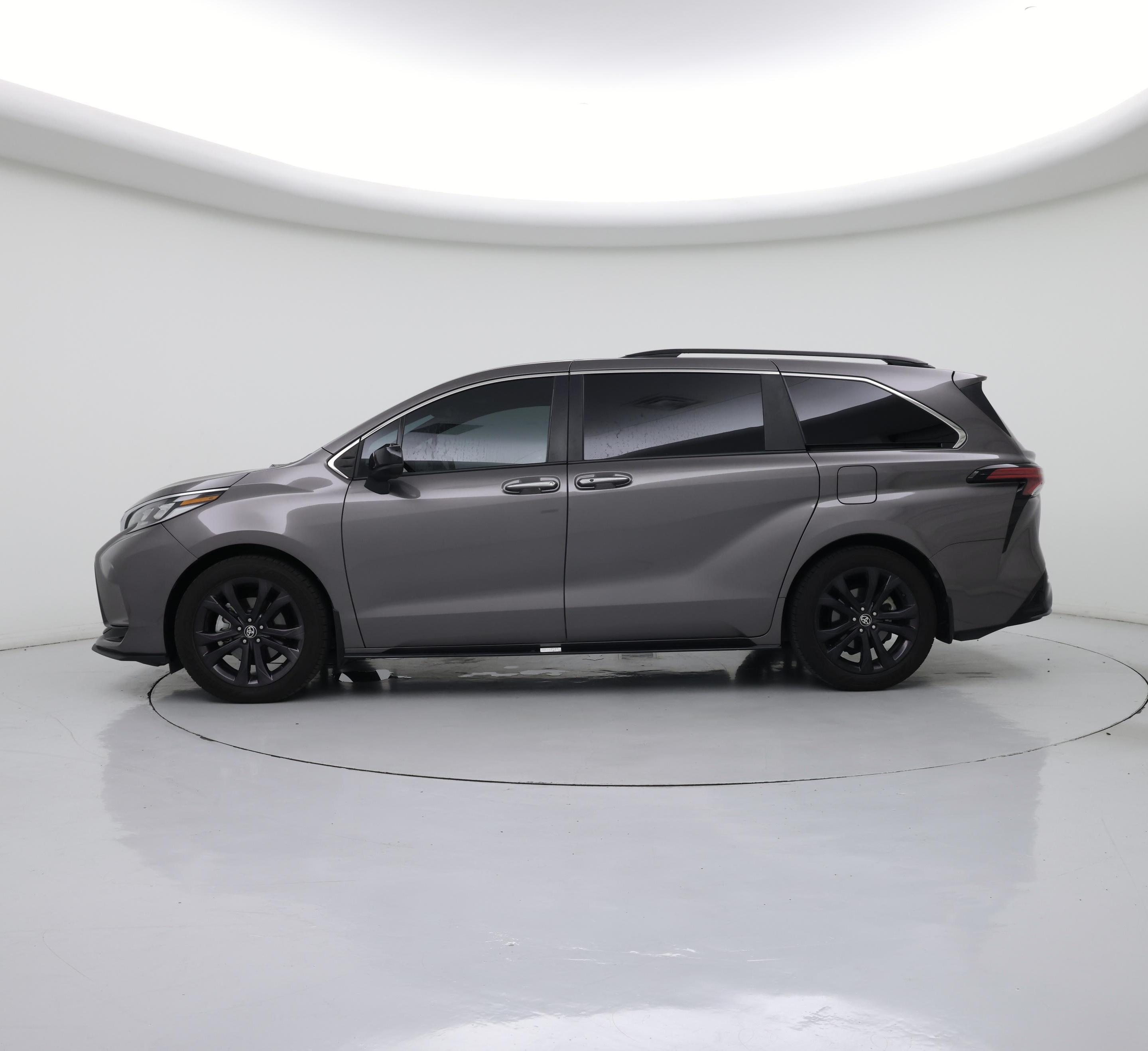 Thumbnail: 2022 Toyota Sienna - 3
