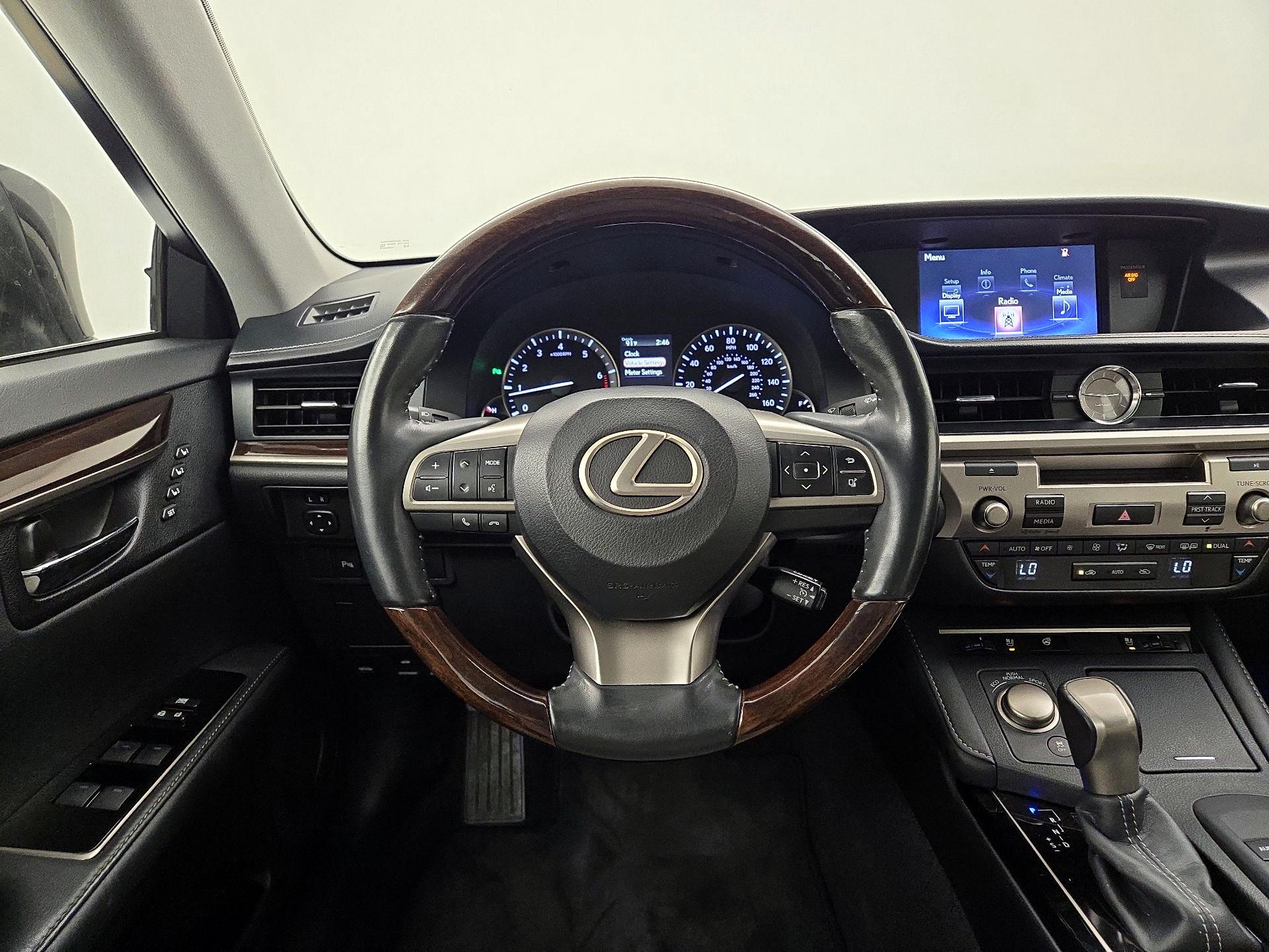 Thumbnail: 2016 Lexus ES - 10