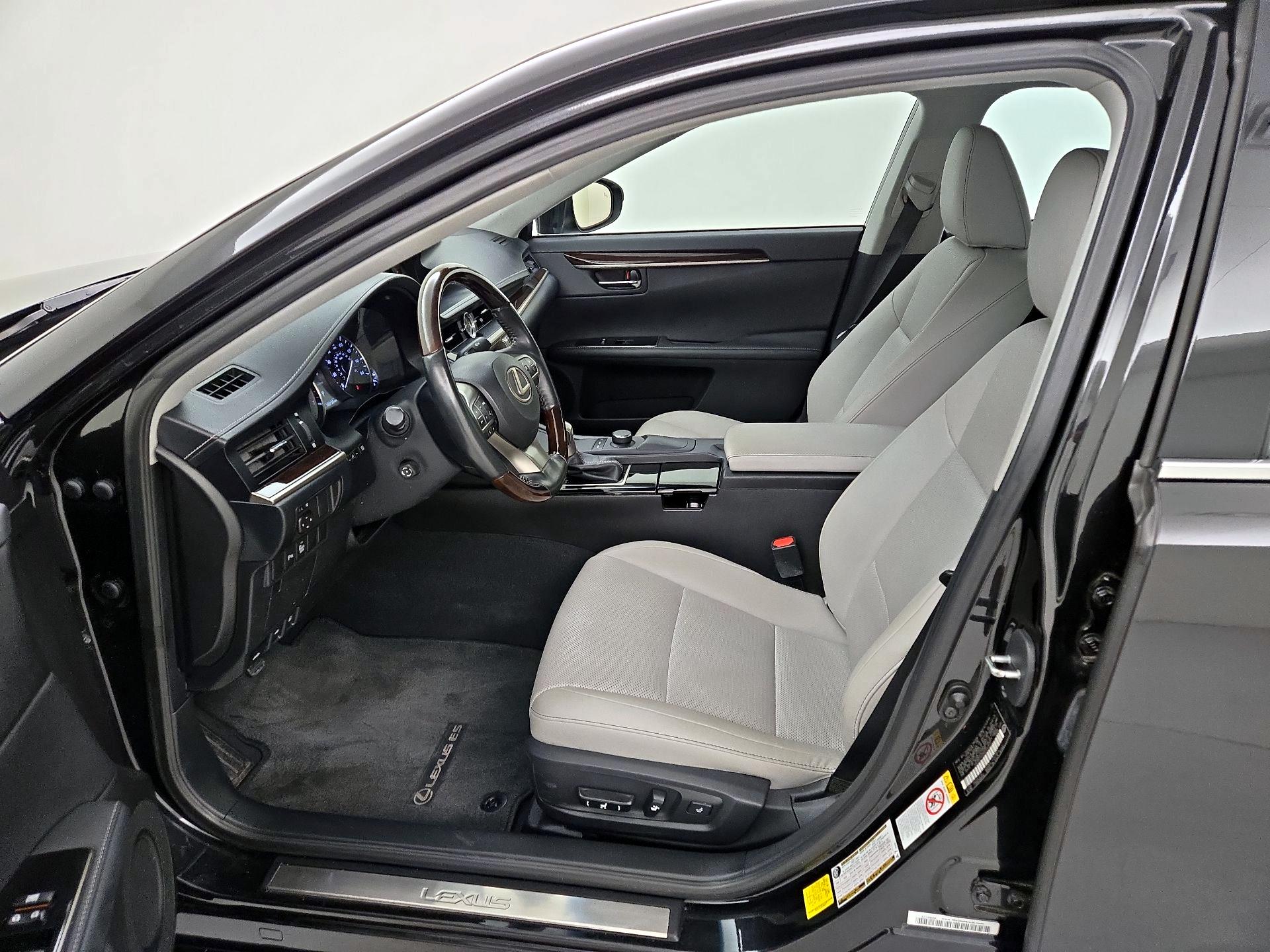Thumbnail: 2016 Lexus ES - 11