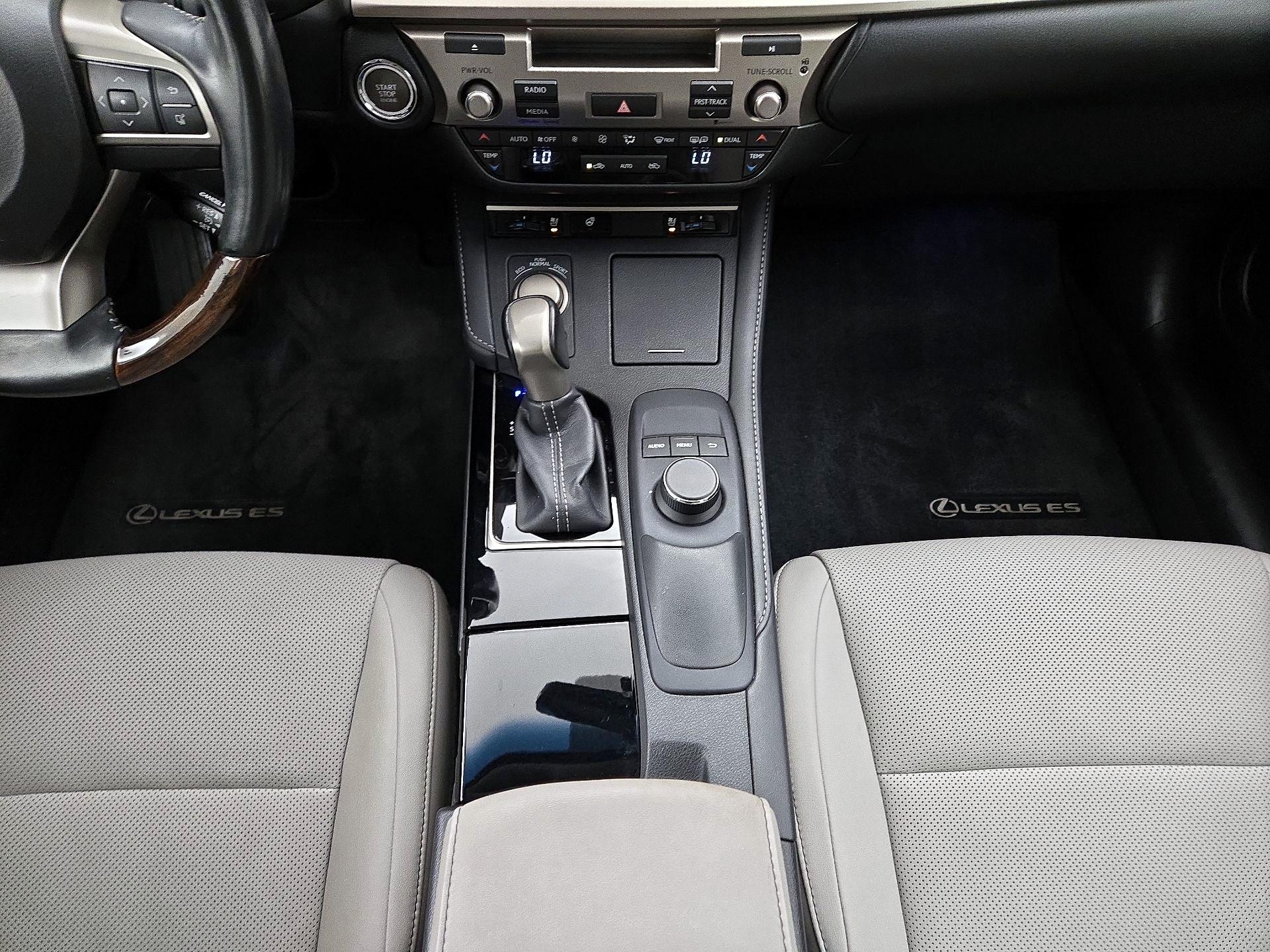 Thumbnail: 2016 Lexus ES - 17