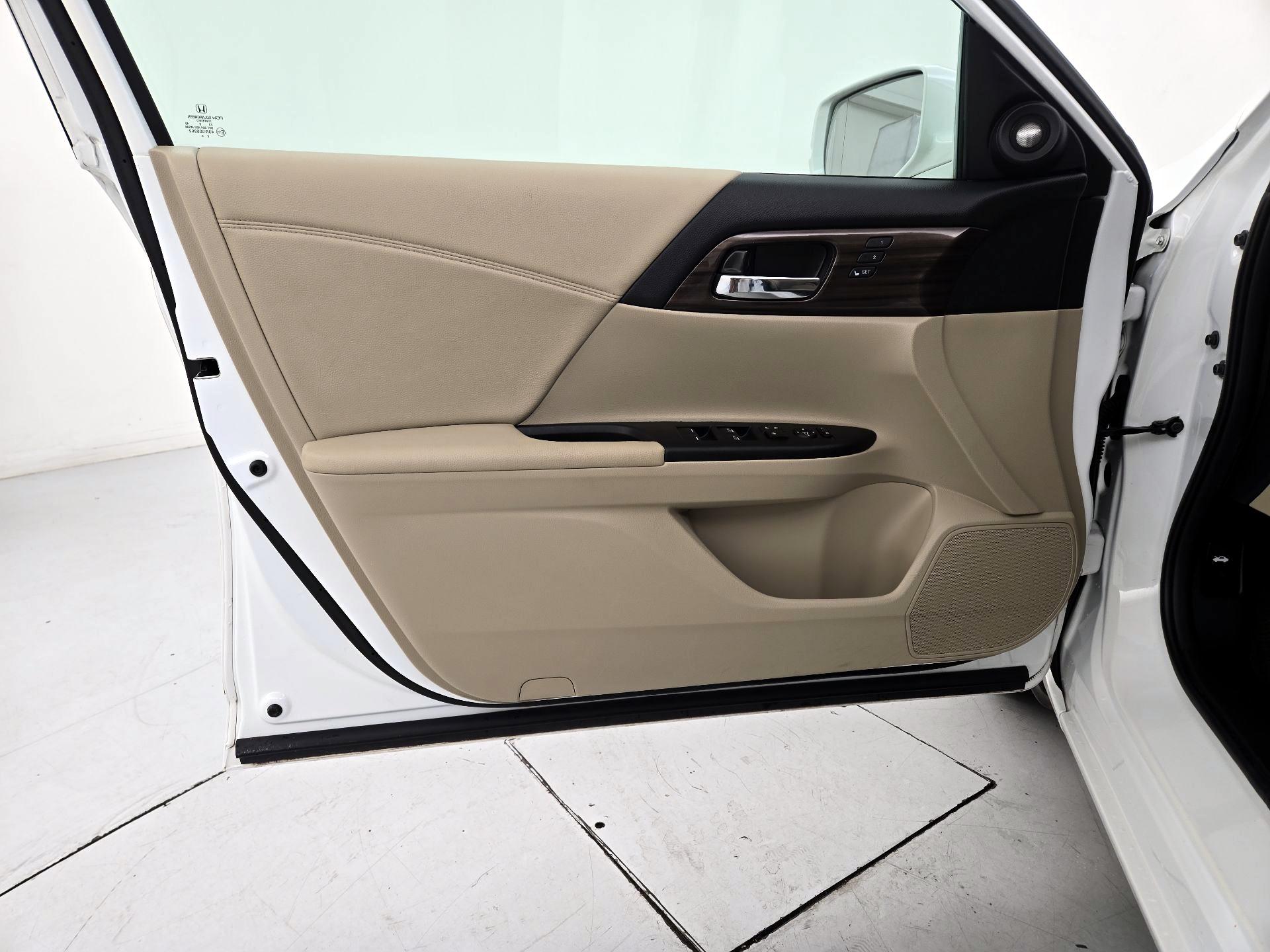 Thumbnail: 2016 Honda Accord - 12