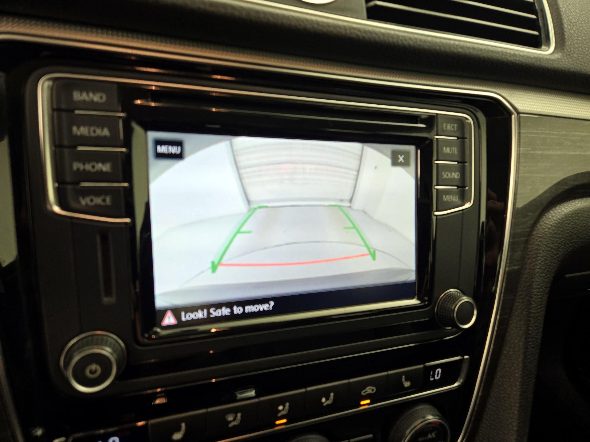 Thumbnail: 2017 Volkswagen Passat - 14