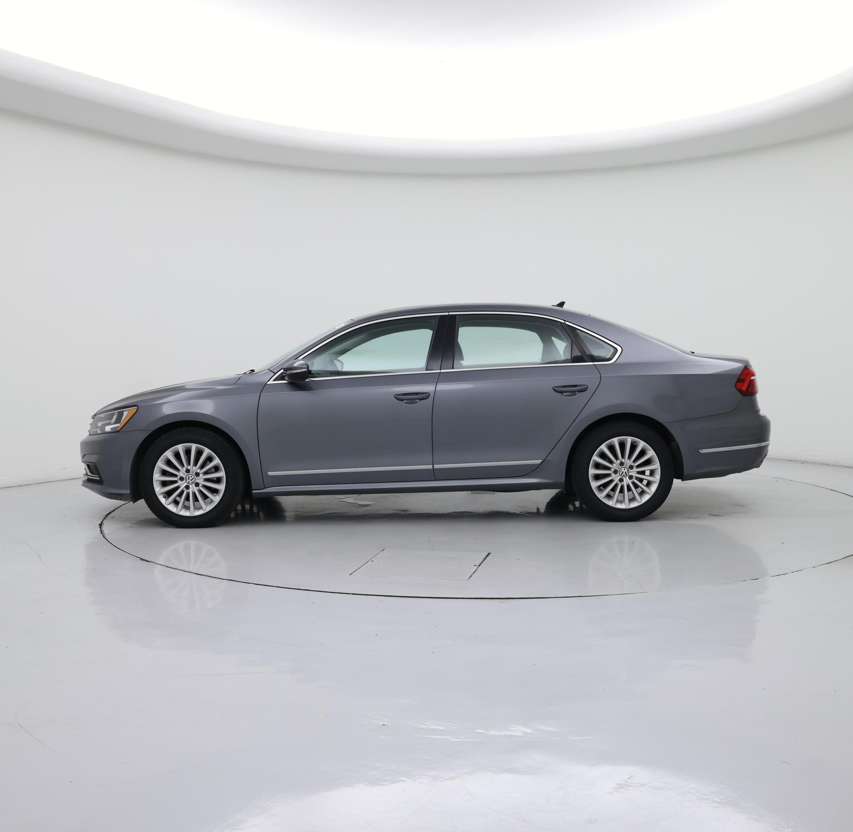 Thumbnail: 2017 Volkswagen Passat - 3