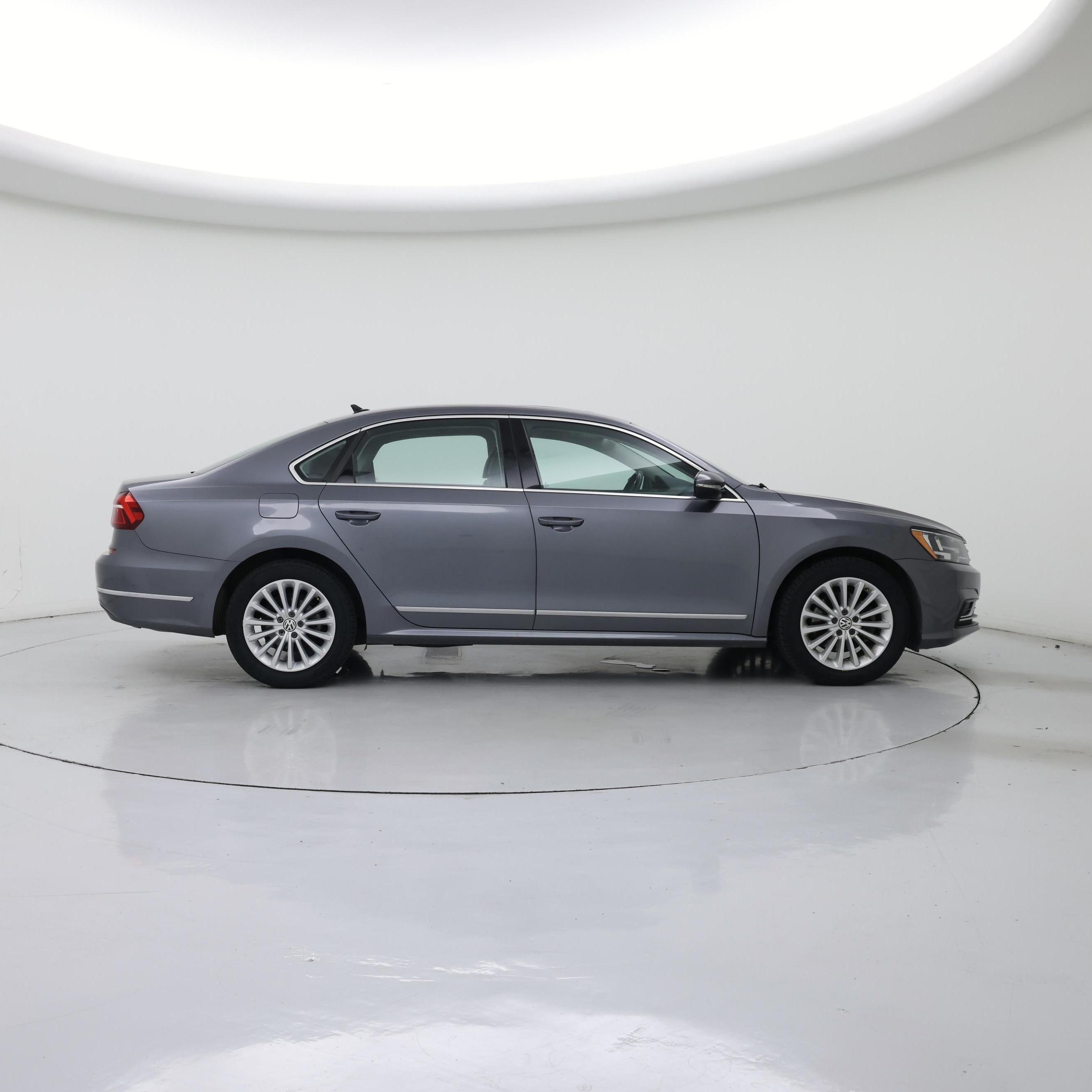 Thumbnail: 2017 Volkswagen Passat - 7