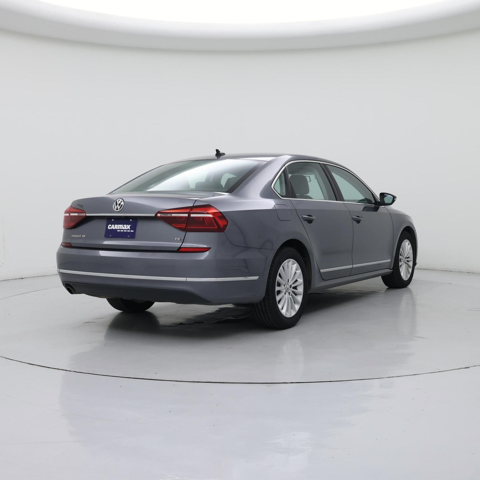Thumbnail: 2017 Volkswagen Passat - 8
