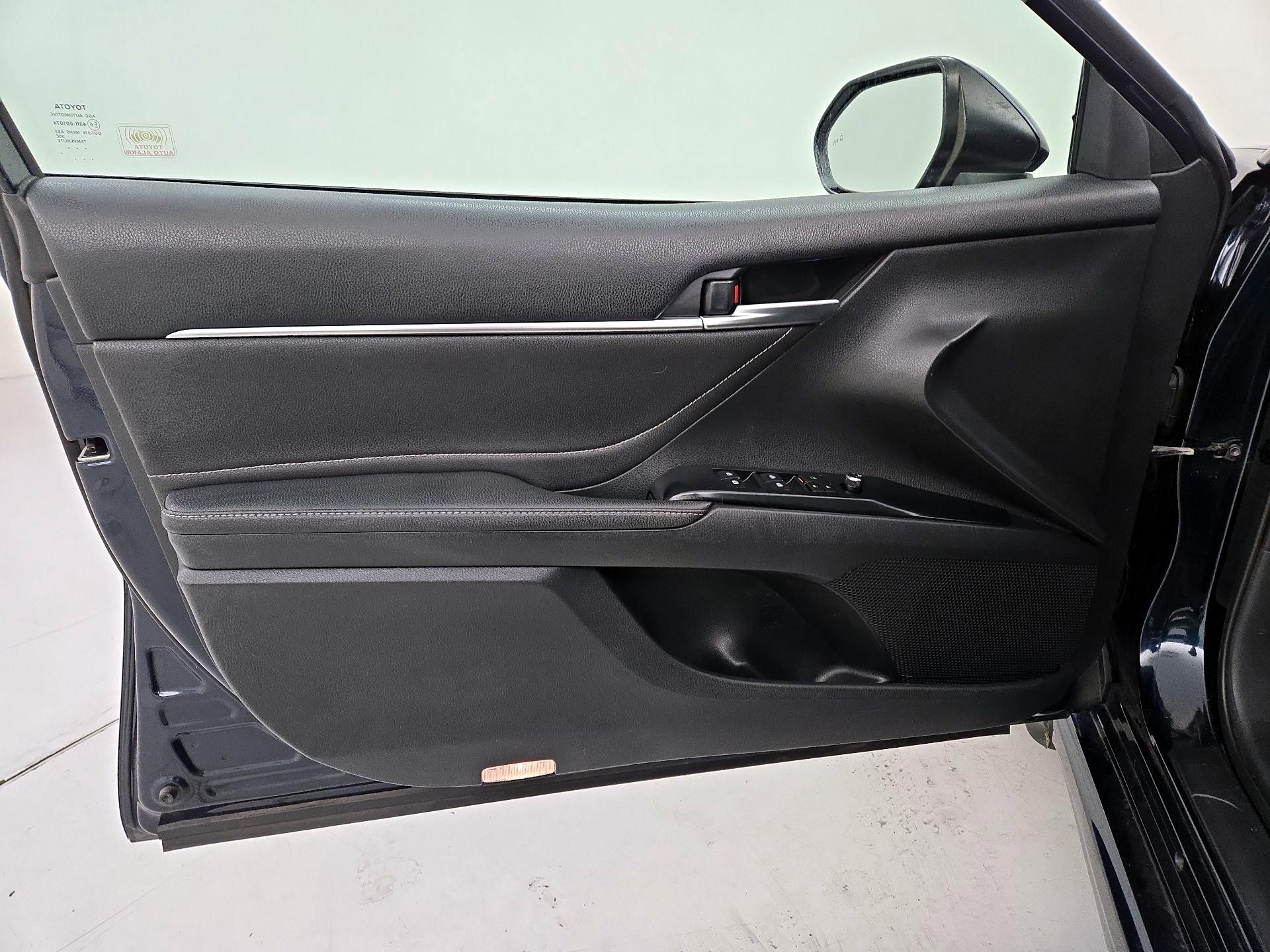 Thumbnail: 2018 Toyota Camry - 12