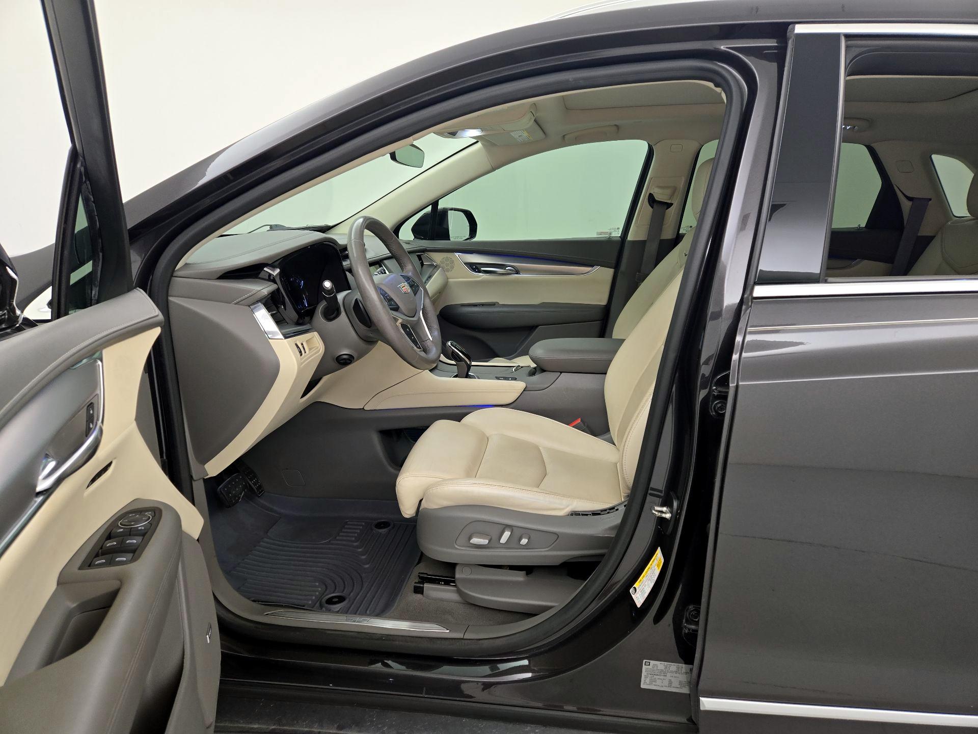 Thumbnail: 2017 Cadillac XT5 - 11