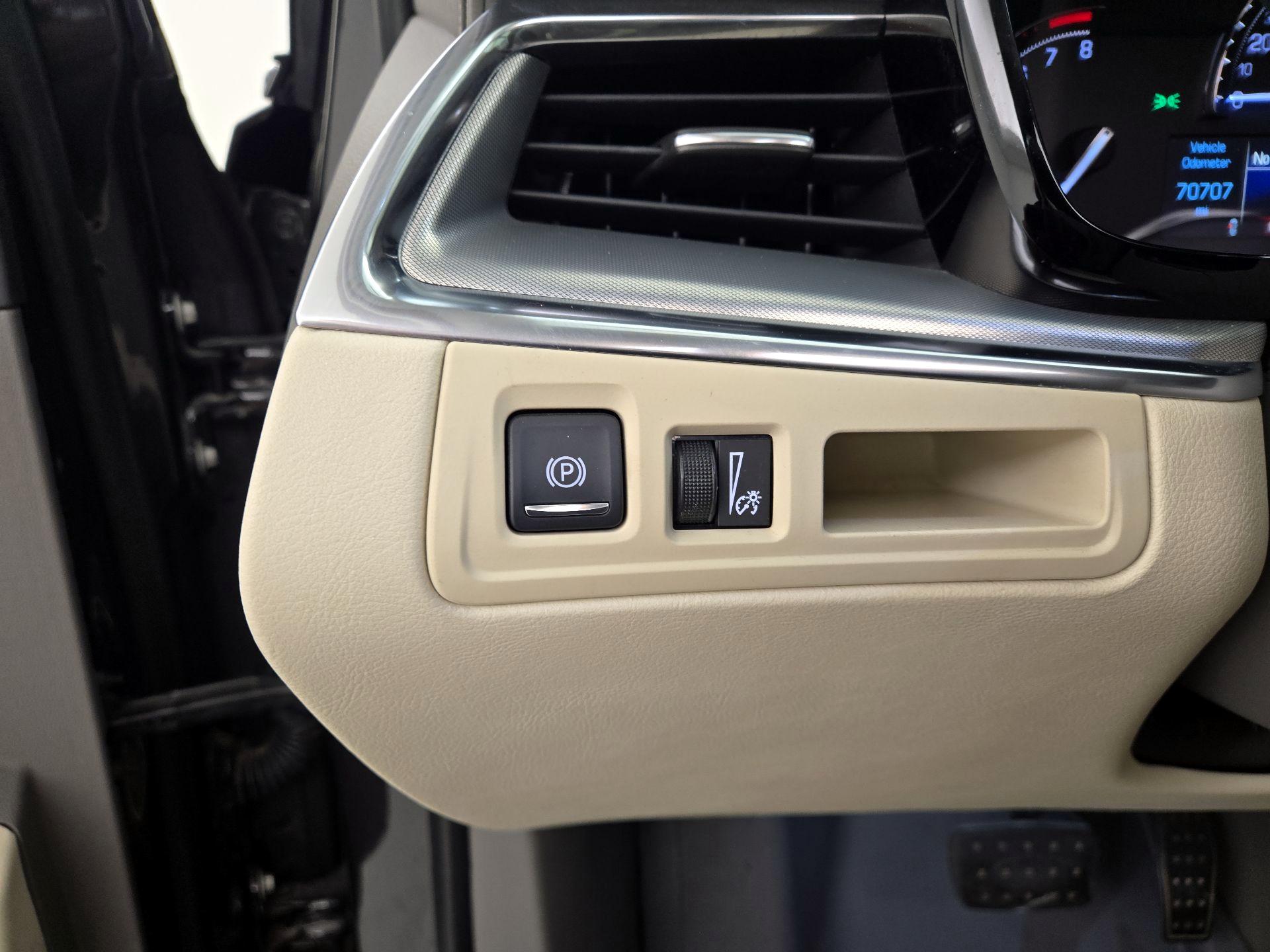 Thumbnail: 2017 Cadillac XT5 - 13