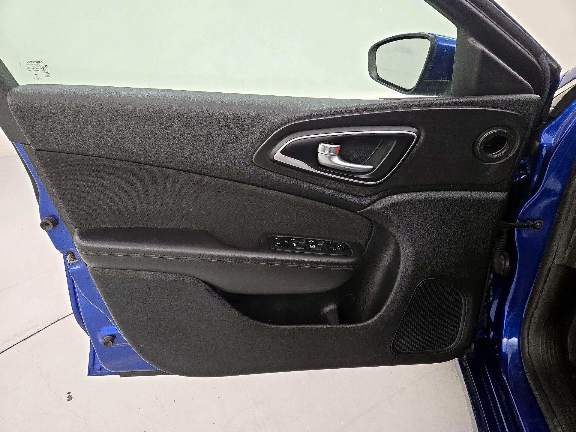Thumbnail: 2015 Chrysler 200 - 12
