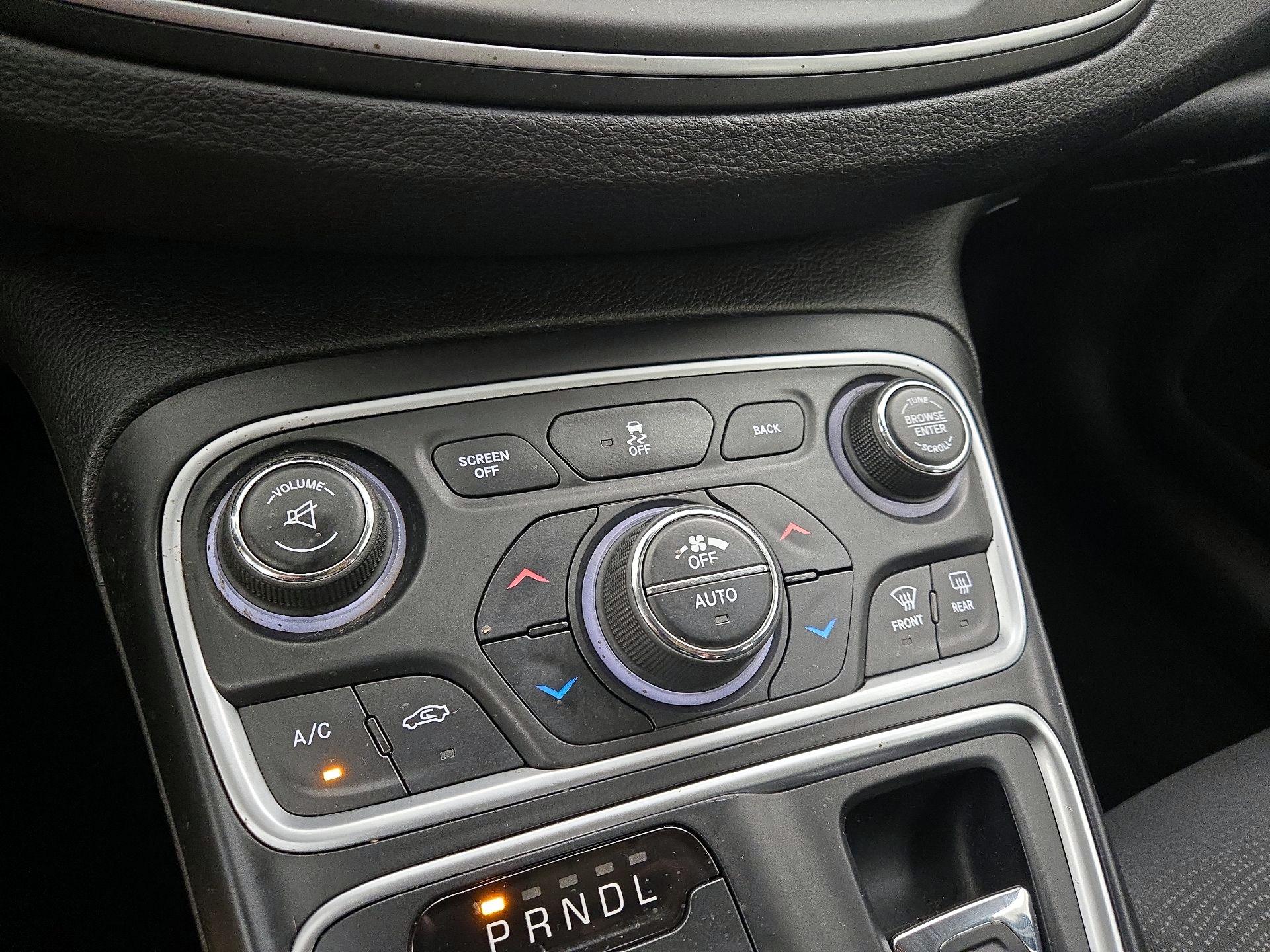Thumbnail: 2015 Chrysler 200 - 16