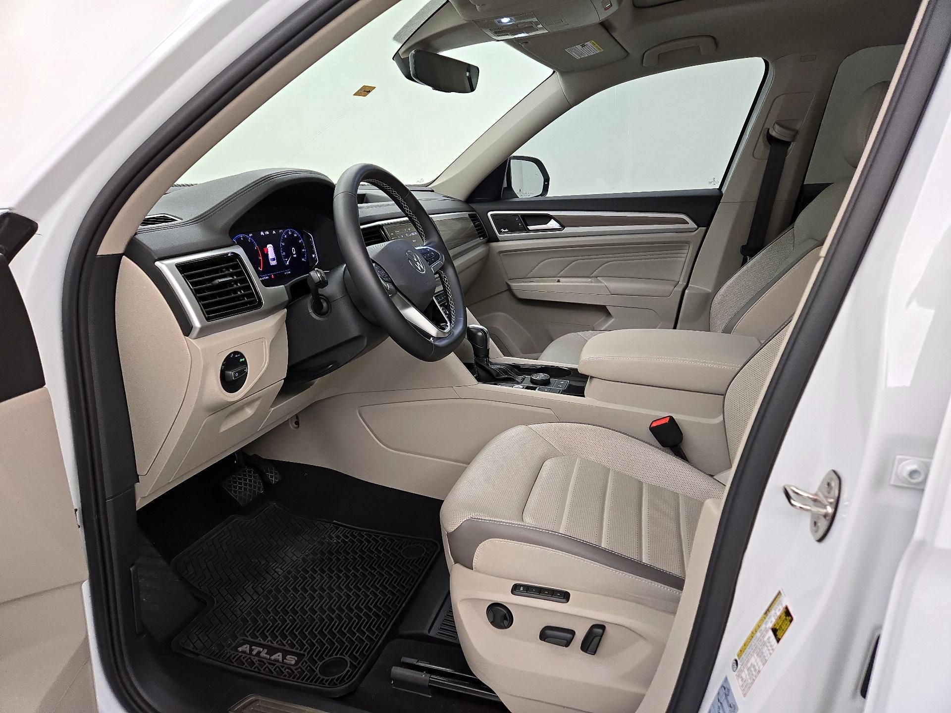 Thumbnail: 2021 Volkswagen Atlas - 11