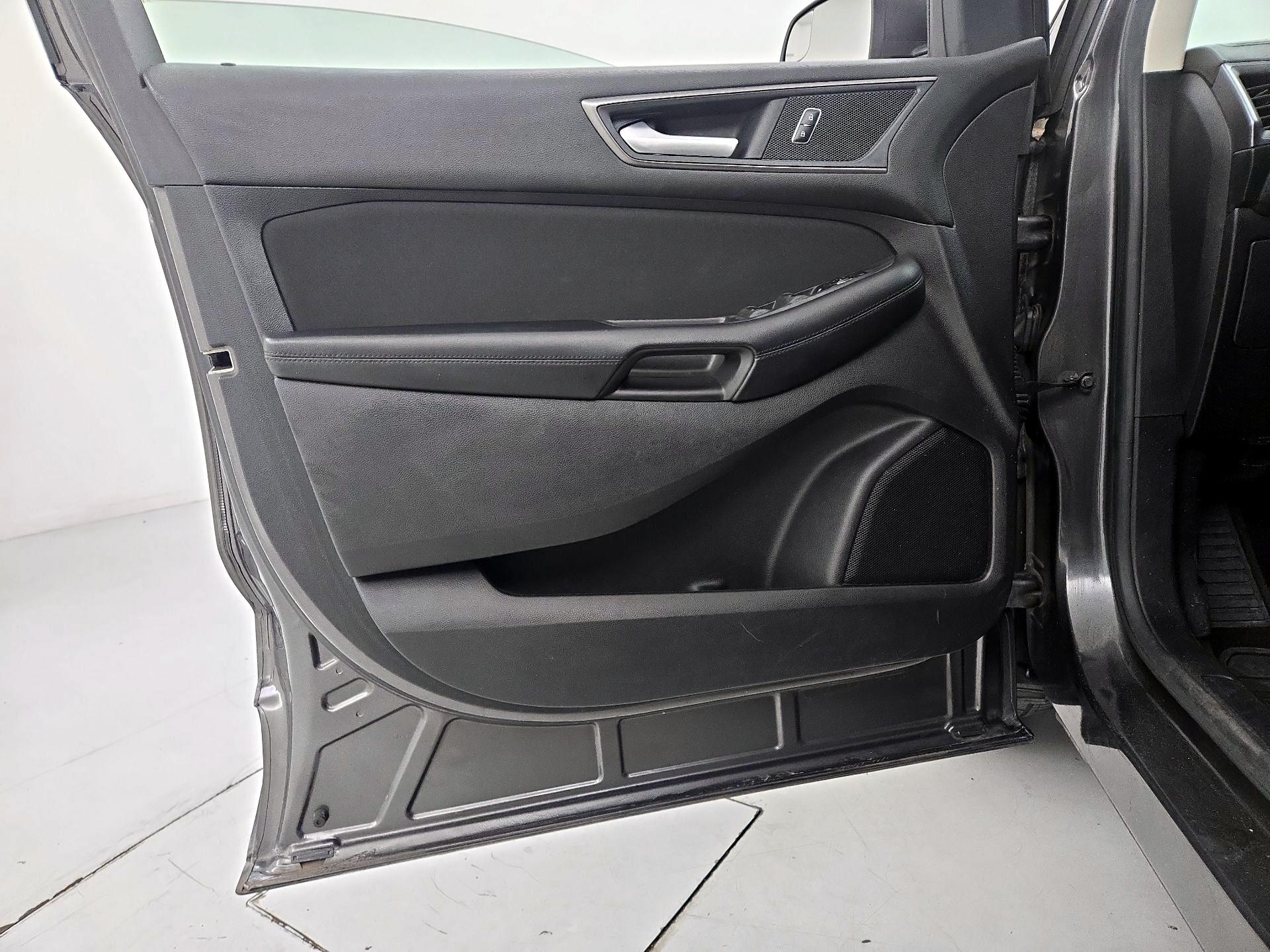 Thumbnail: 2015 Ford Edge - 12