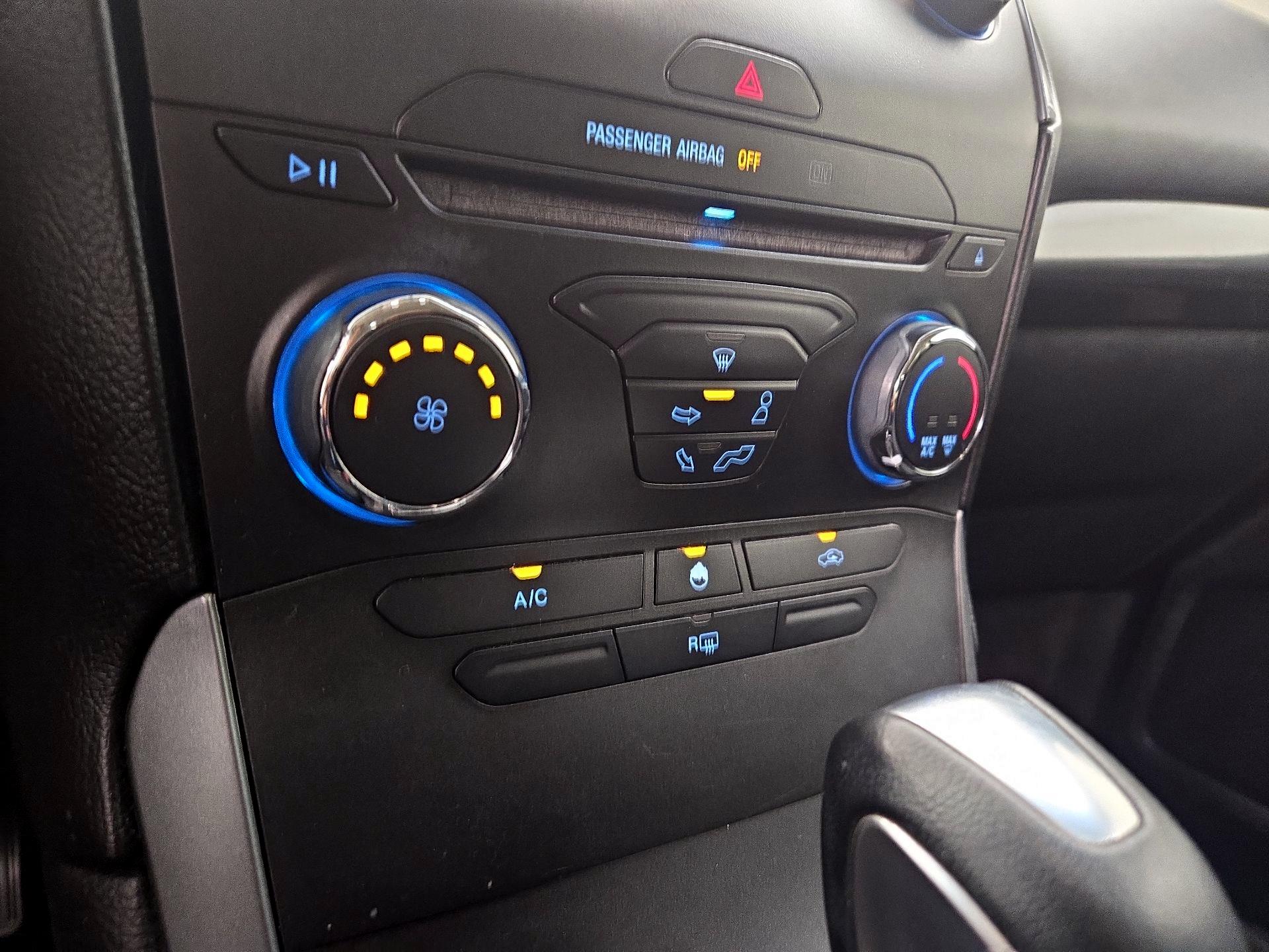 Thumbnail: 2015 Ford Edge - 16