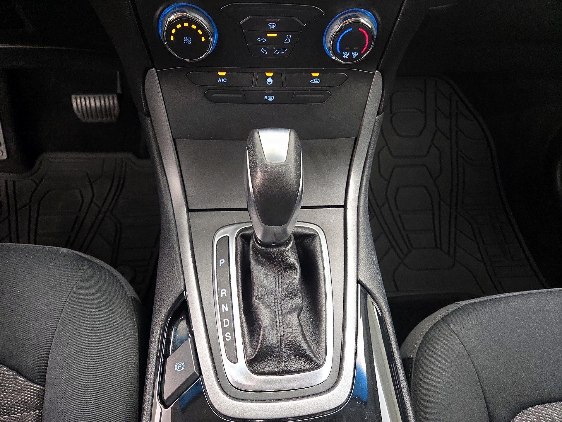 Thumbnail: 2015 Ford Edge - 17