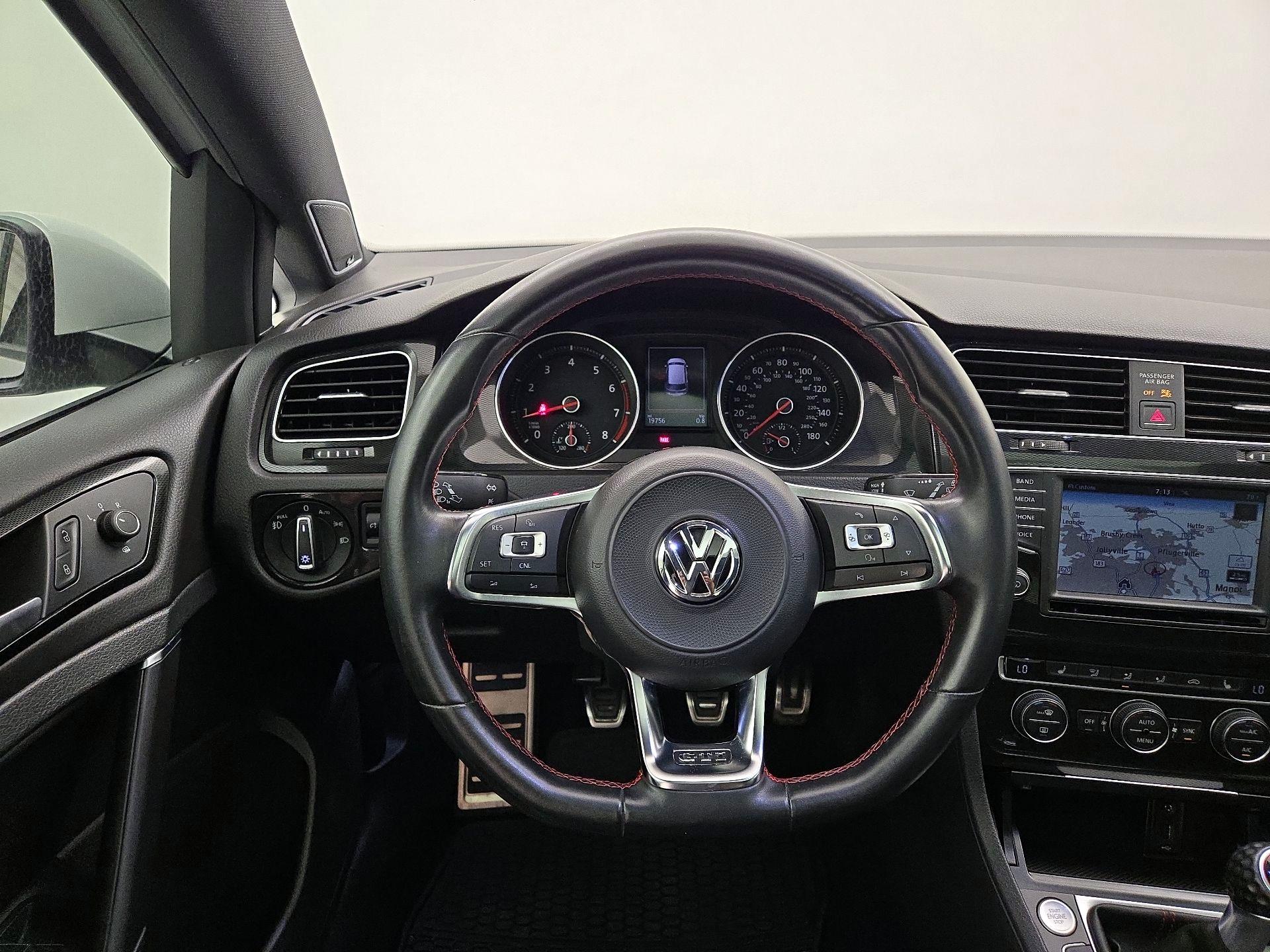 Thumbnail: 2017 Volkswagen Golf - 10