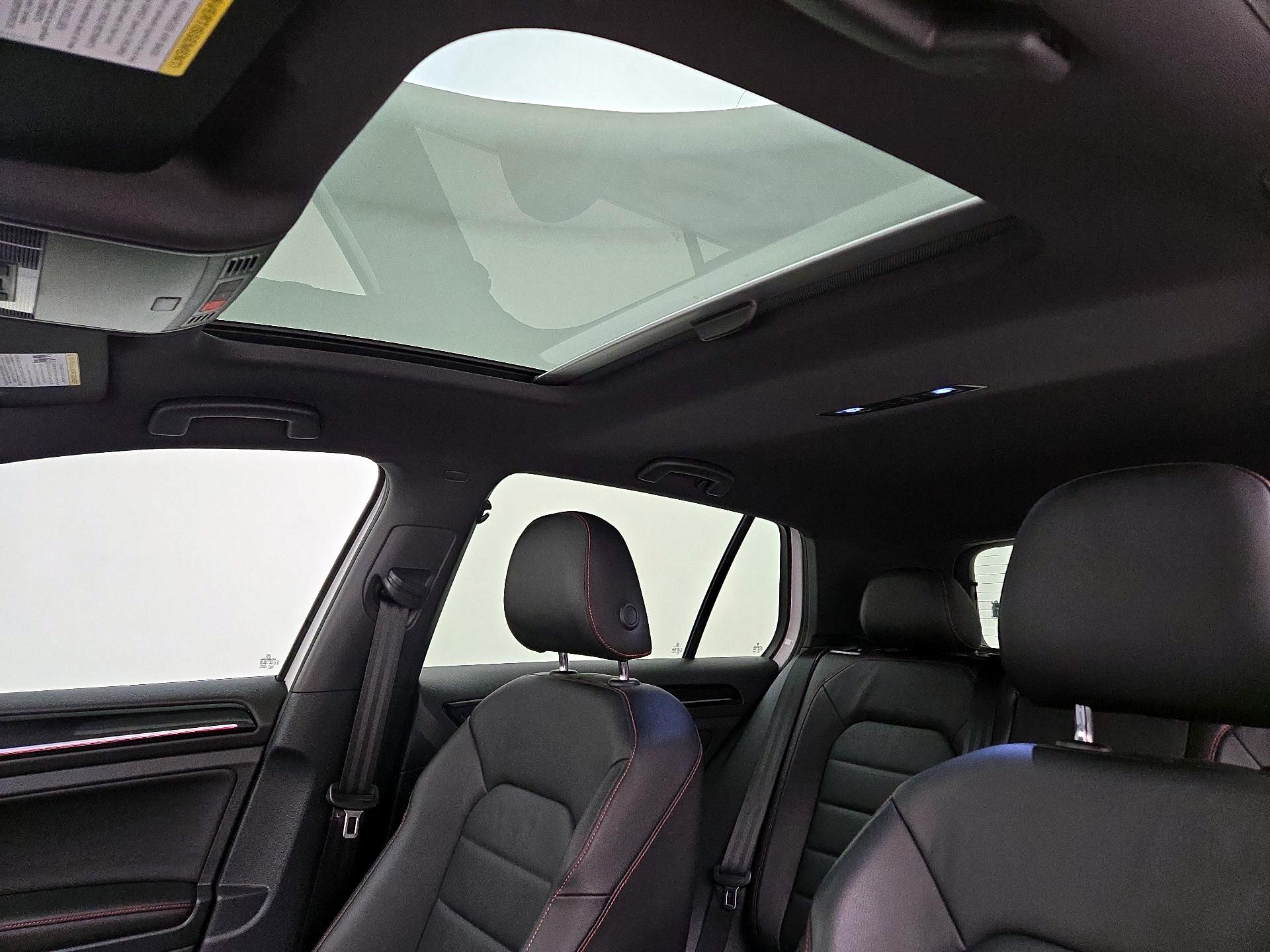 Thumbnail: 2017 Volkswagen Golf - 20