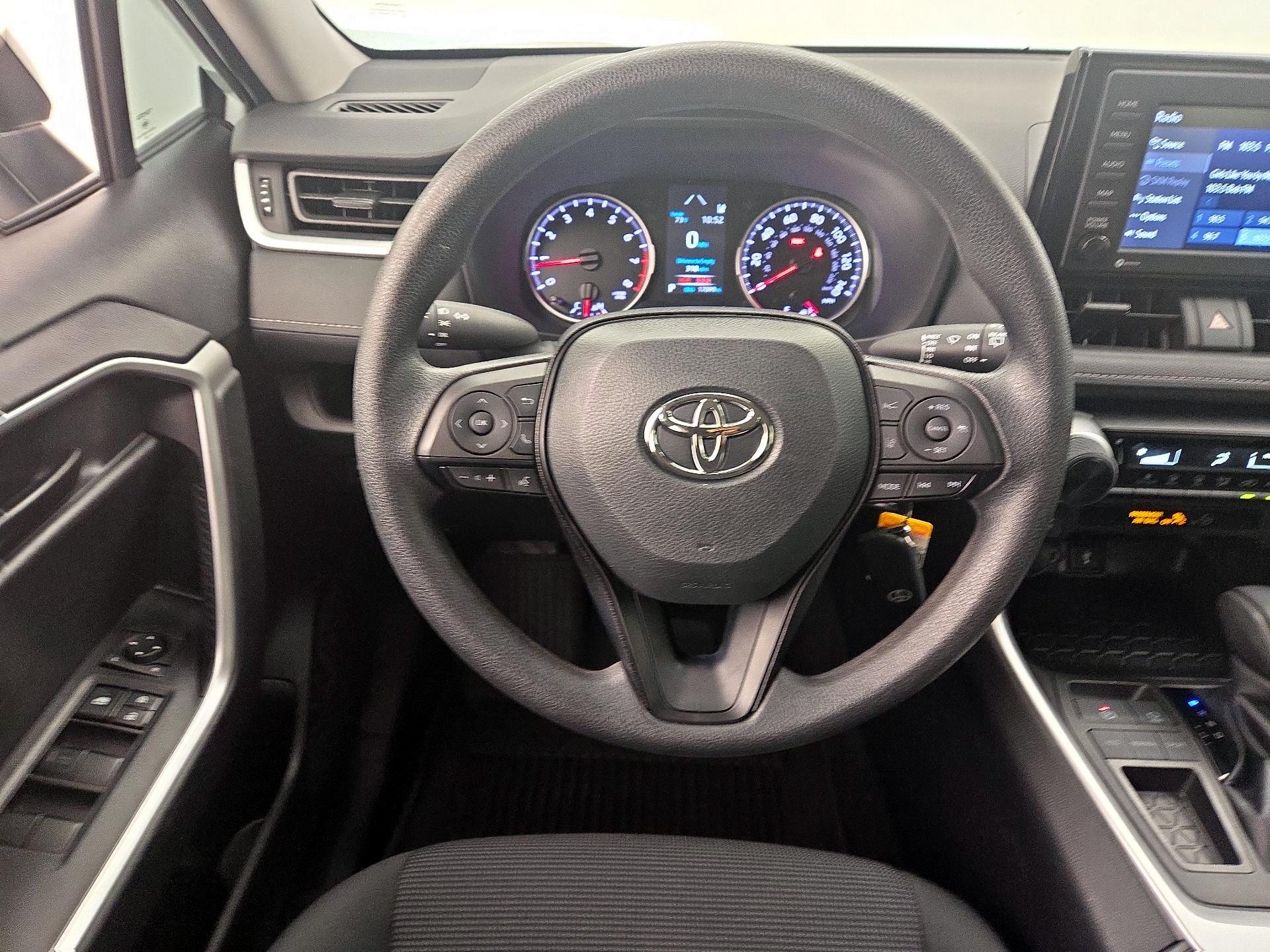 Thumbnail: 2022 Toyota RAV4 - 10
