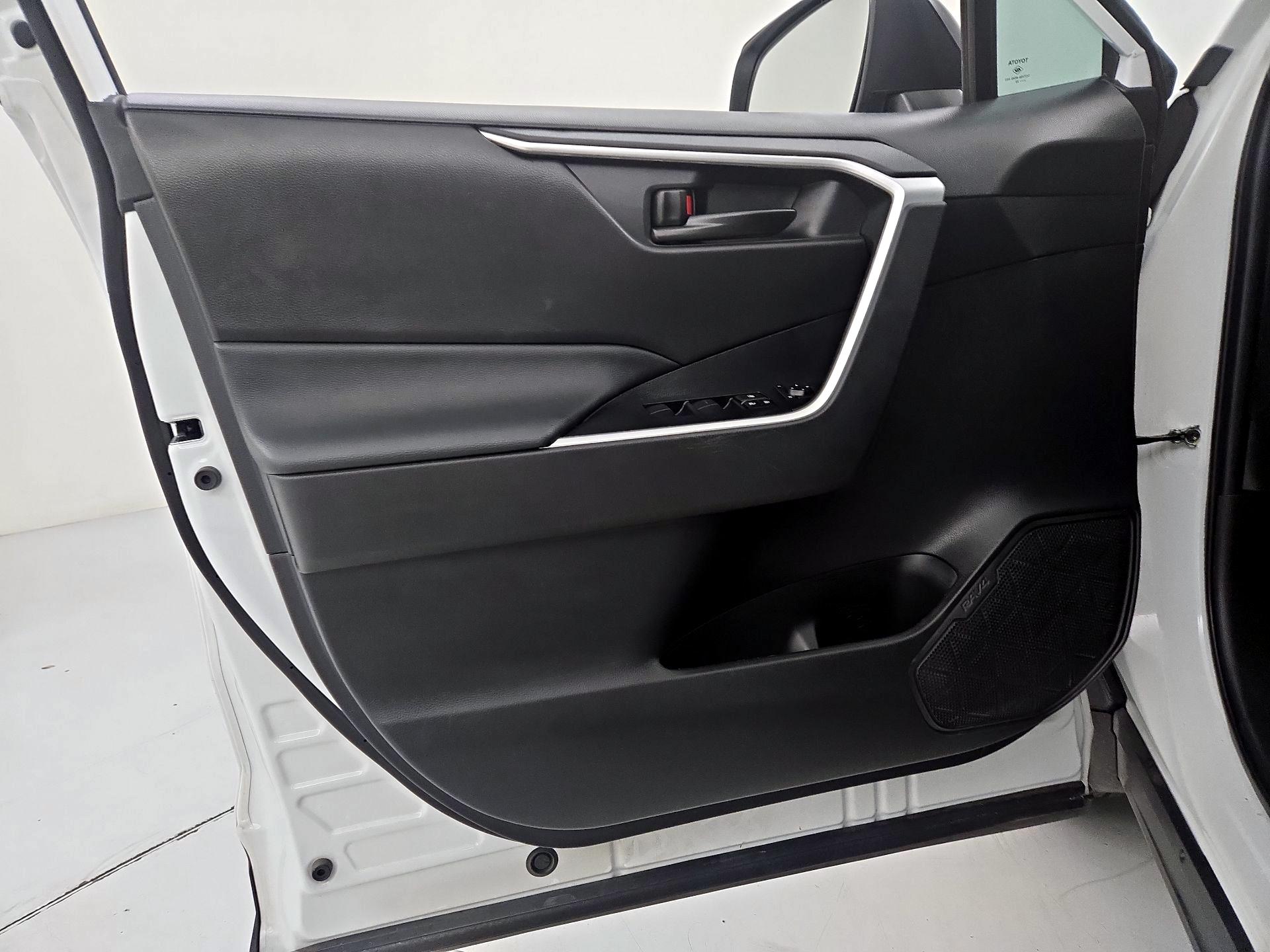 Thumbnail: 2022 Toyota RAV4 - 12