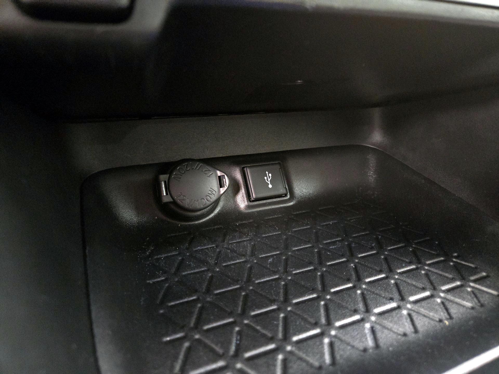 Thumbnail: 2022 Toyota RAV4 - 18