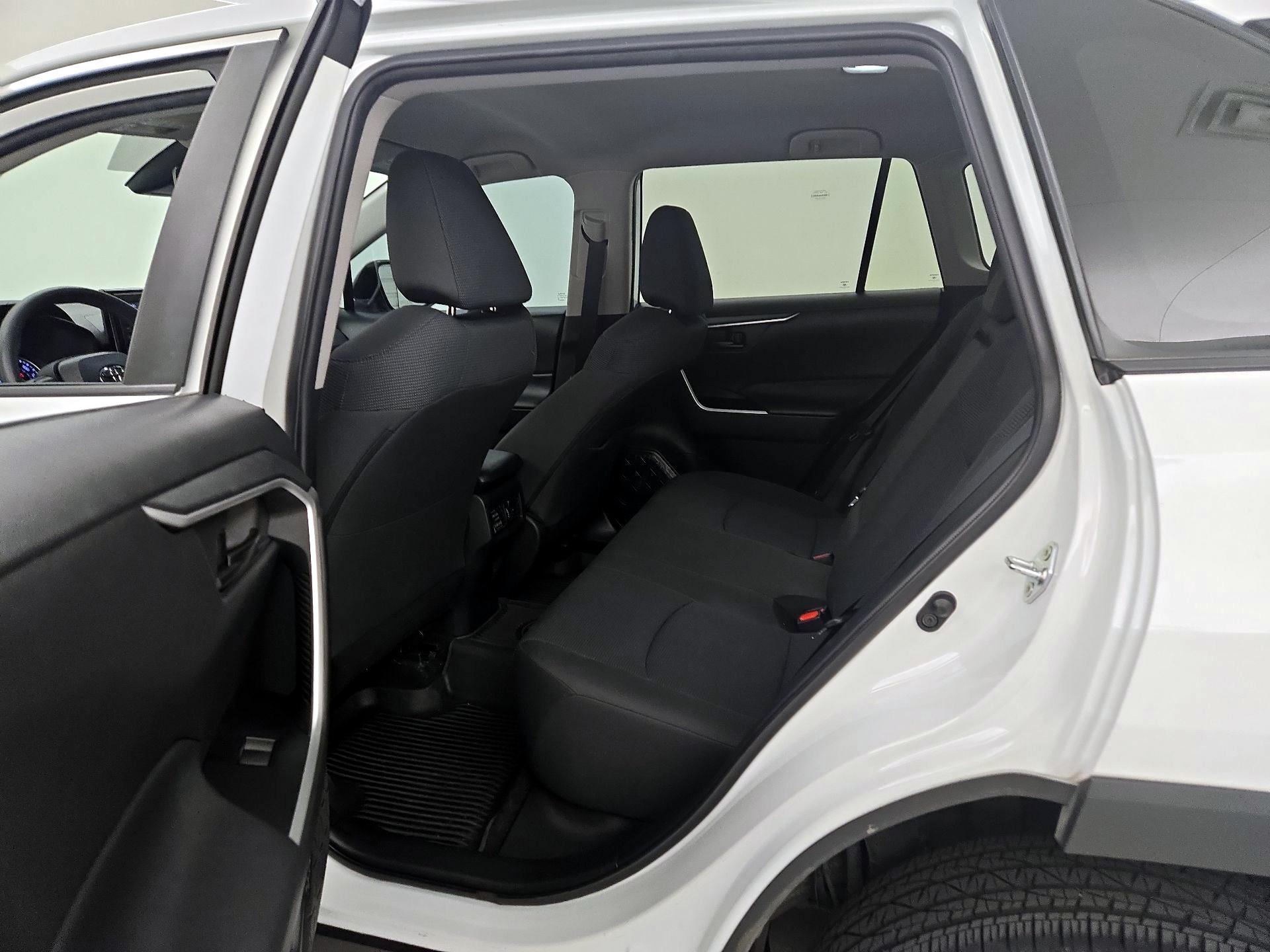 Thumbnail: 2022 Toyota RAV4 - 19