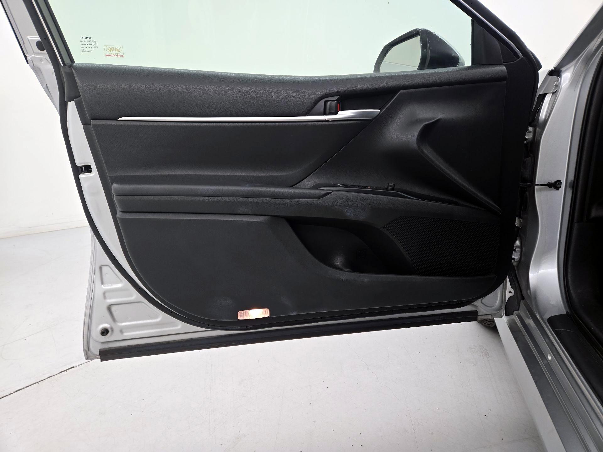 Thumbnail: 2018 Toyota Camry - 12