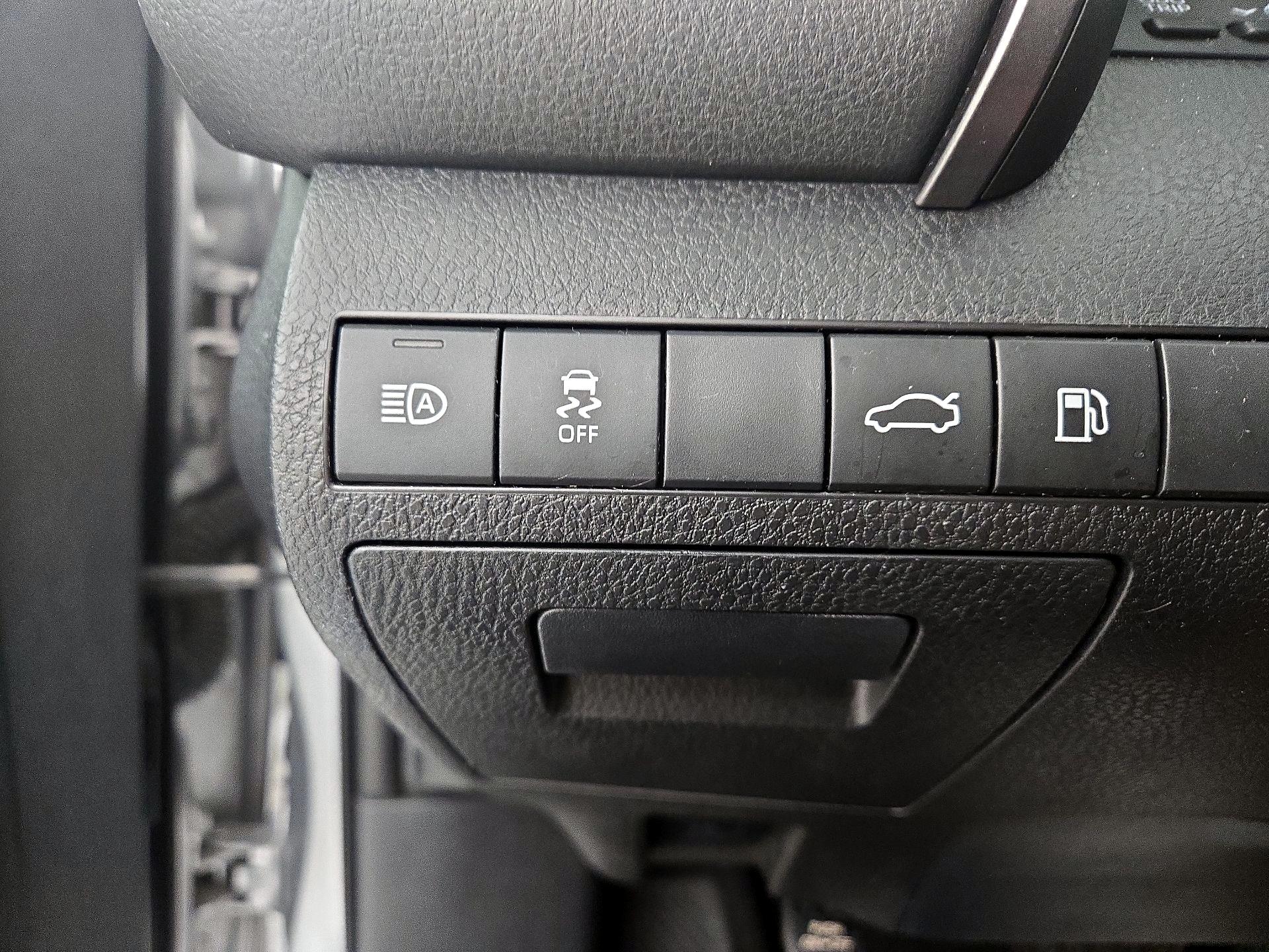 Thumbnail: 2018 Toyota Camry - 13